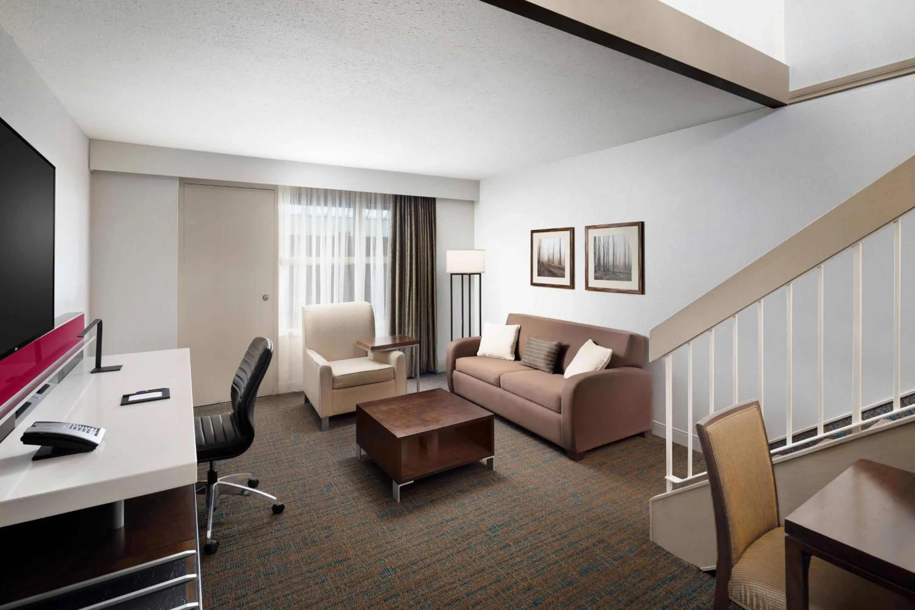 Living room in Delta Hotels by Marriott Calgary South