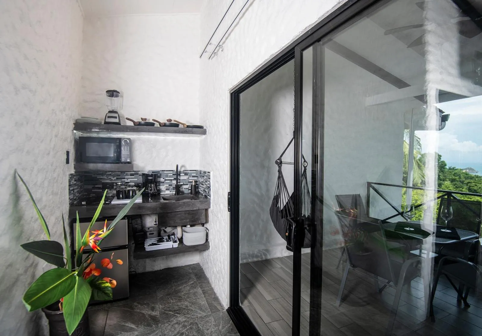 Kitchen or kitchenette in Villa Roca Boutique Resort & Suites - ADULT ONLY