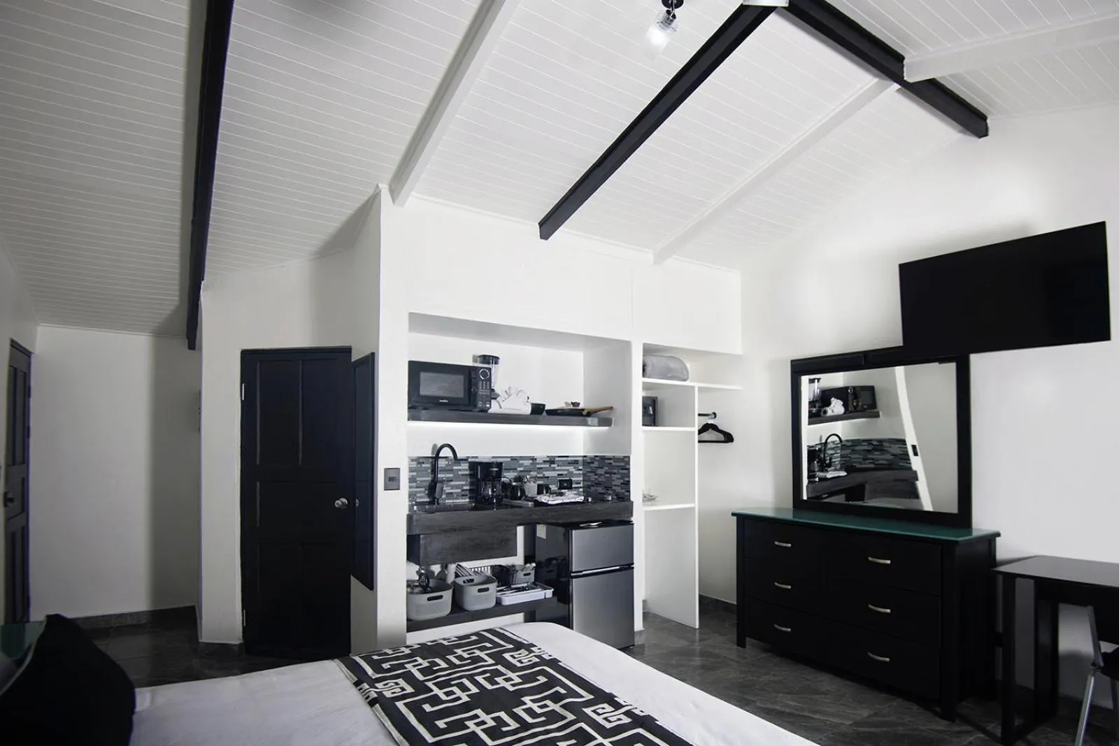 Kitchen or kitchenette in Villa Roca Boutique Resort & Suites - ADULT ONLY