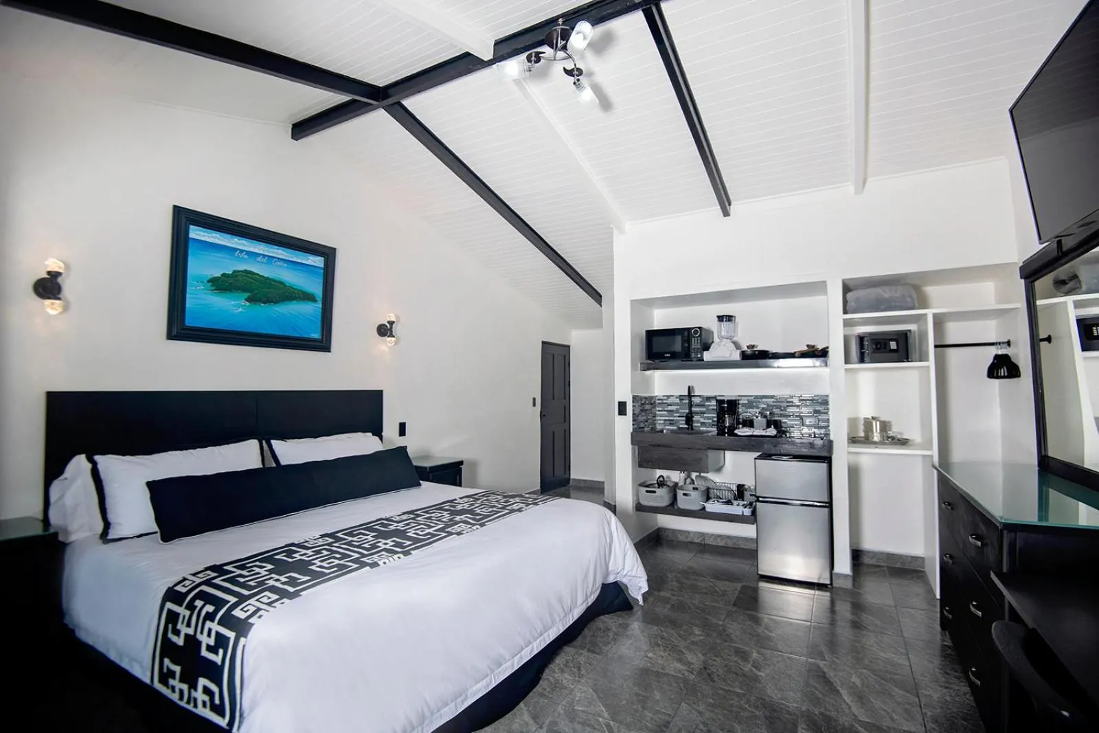 Bed in Villa Roca Boutique Resort & Suites - ADULT ONLY