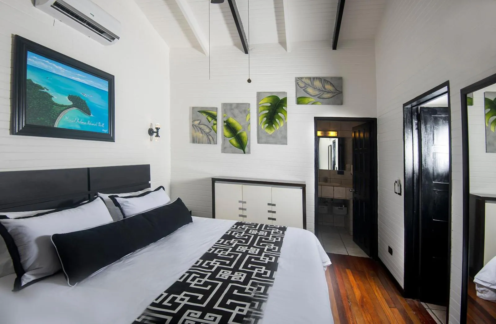 Bed in Villa Roca Boutique Resort & Suites - ADULT ONLY