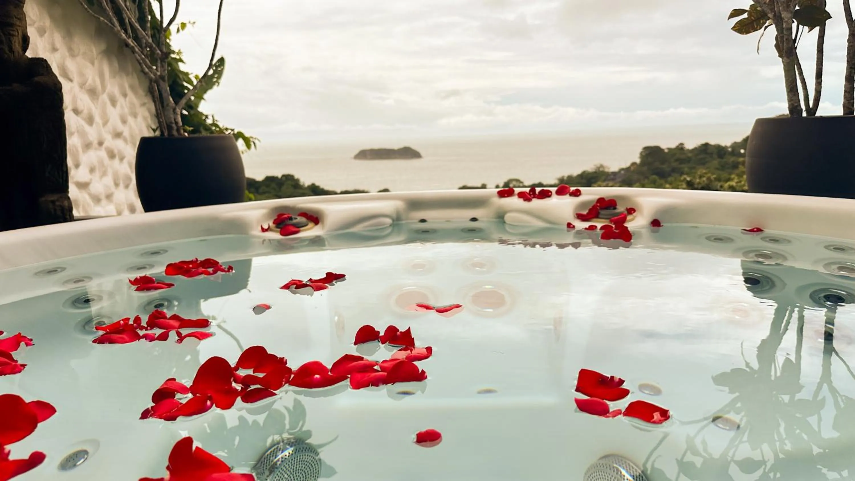 Hot Tub in Villa Roca Boutique Resort & Suites - ADULT ONLY