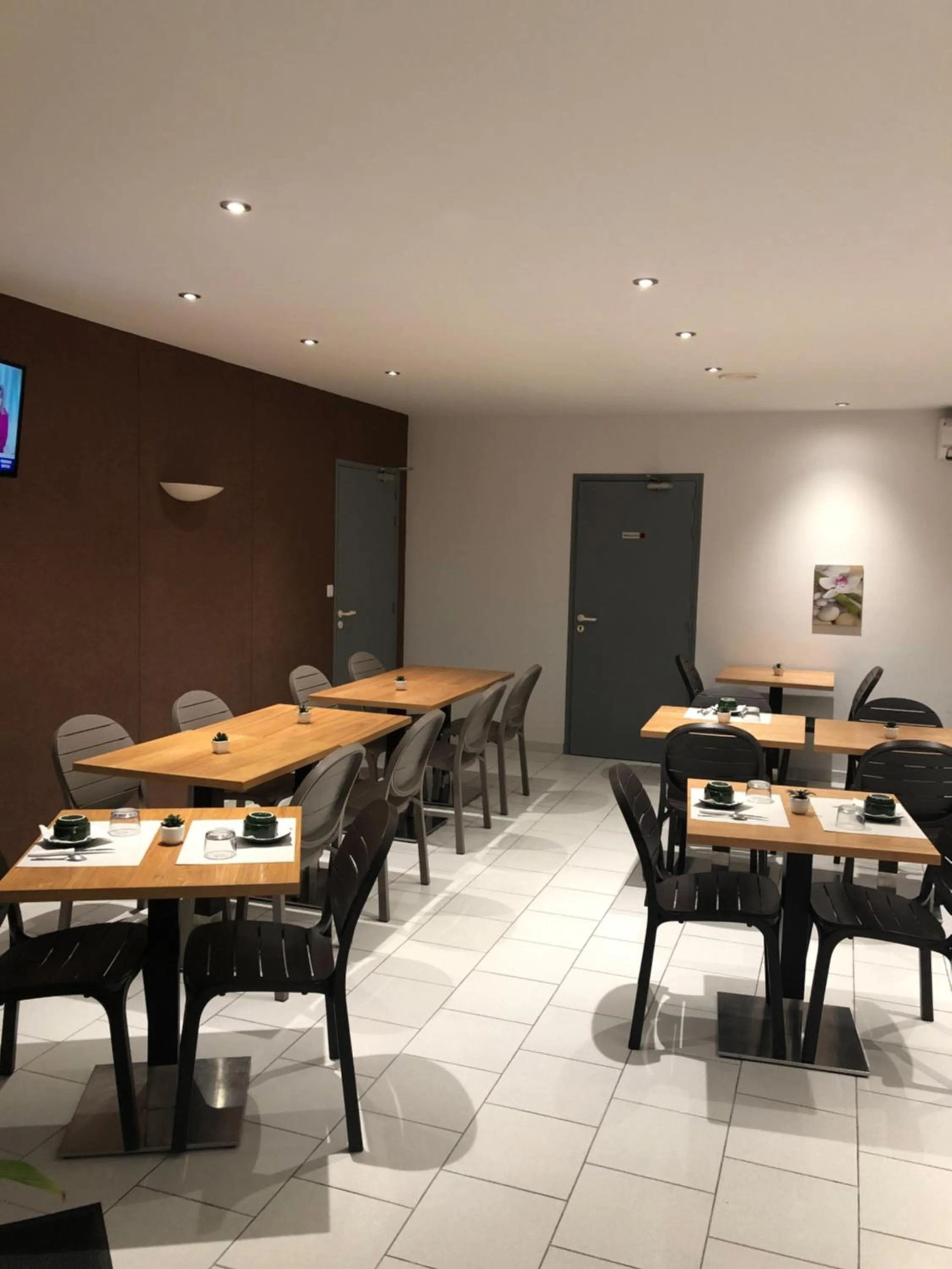 Buffet breakfast in Rev'hotel