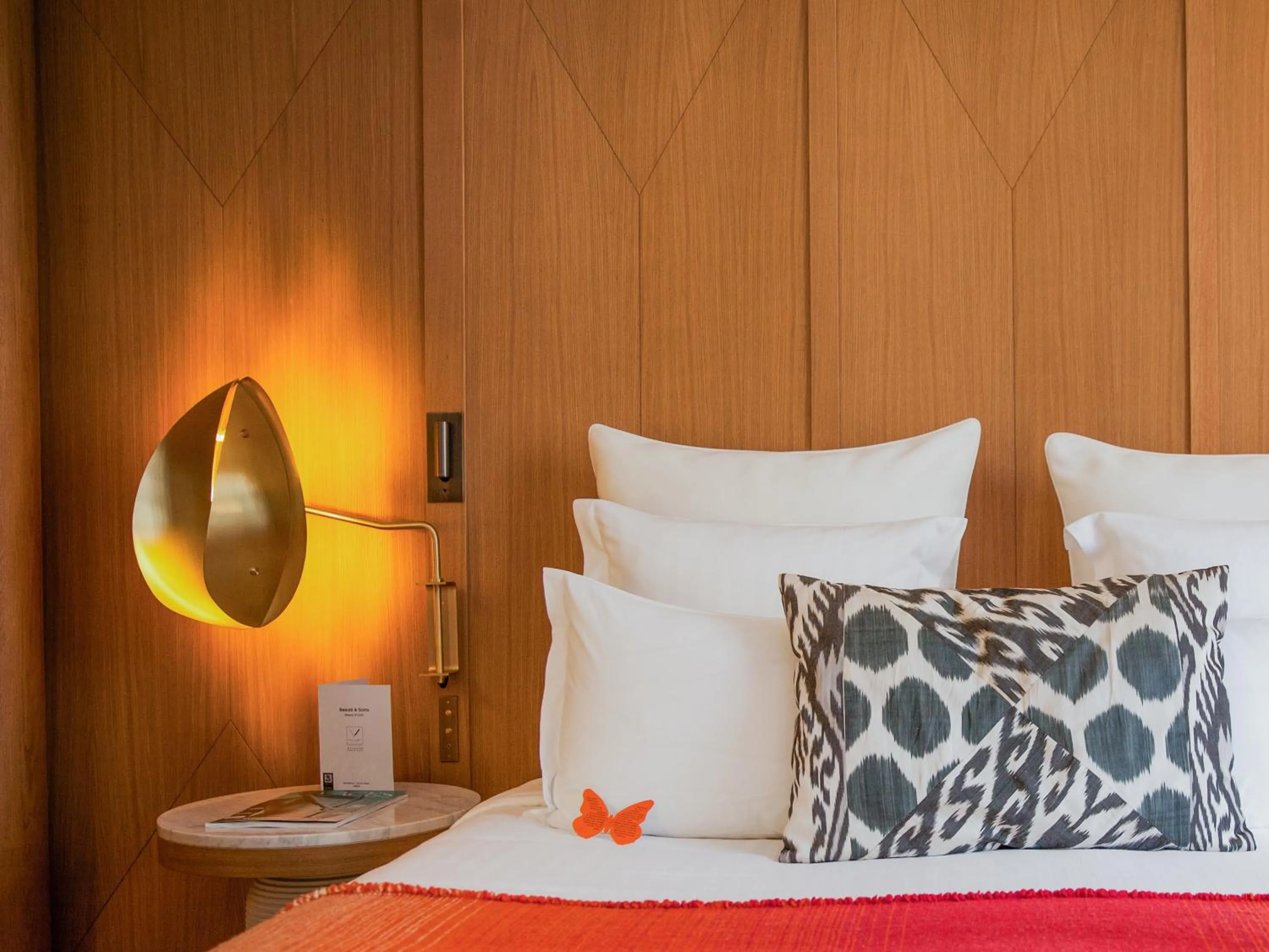 Bed in Hôtel Vernet Champs Elysées Paris