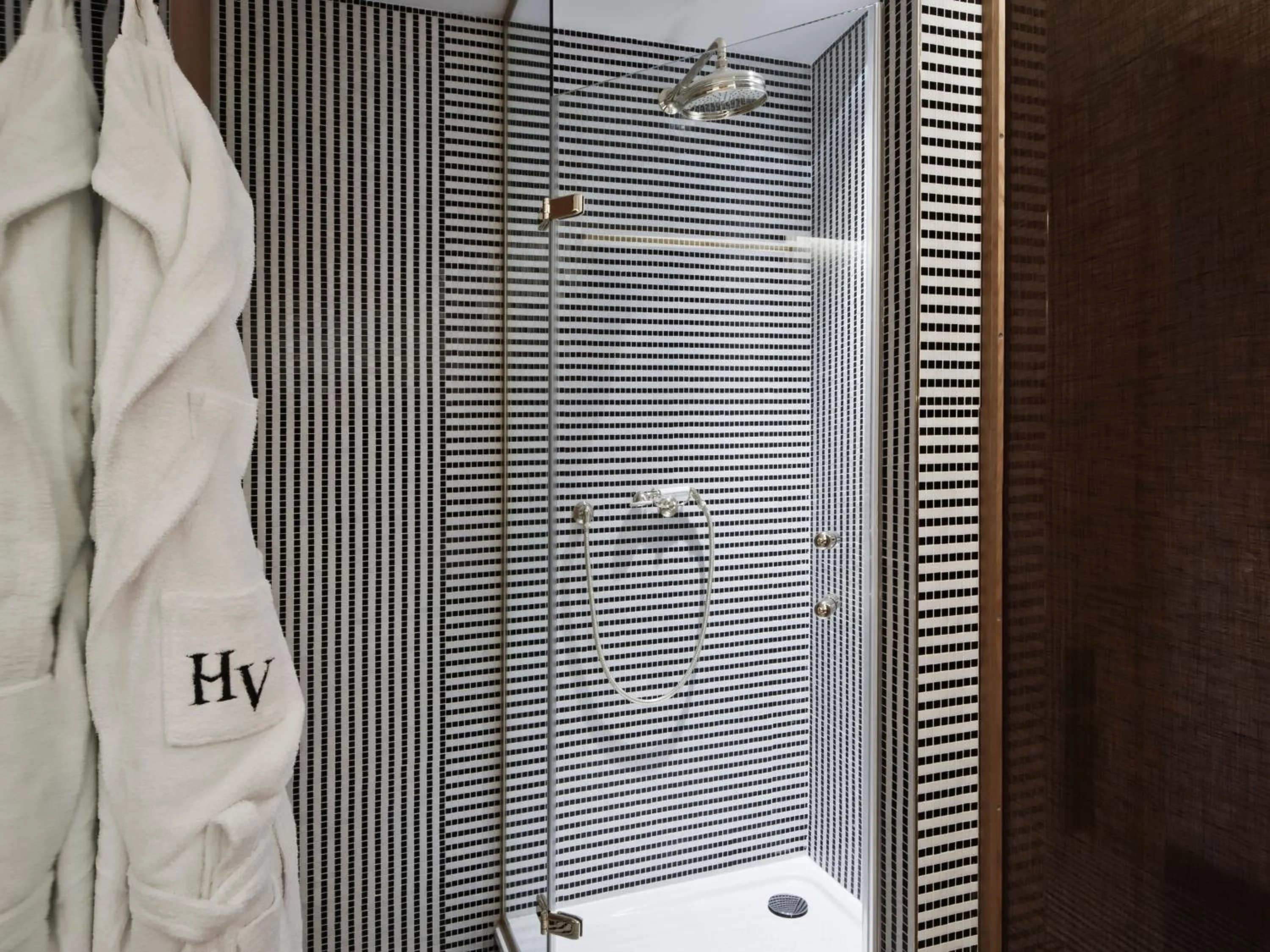 Bathroom in Hôtel Vernet Champs Elysées Paris