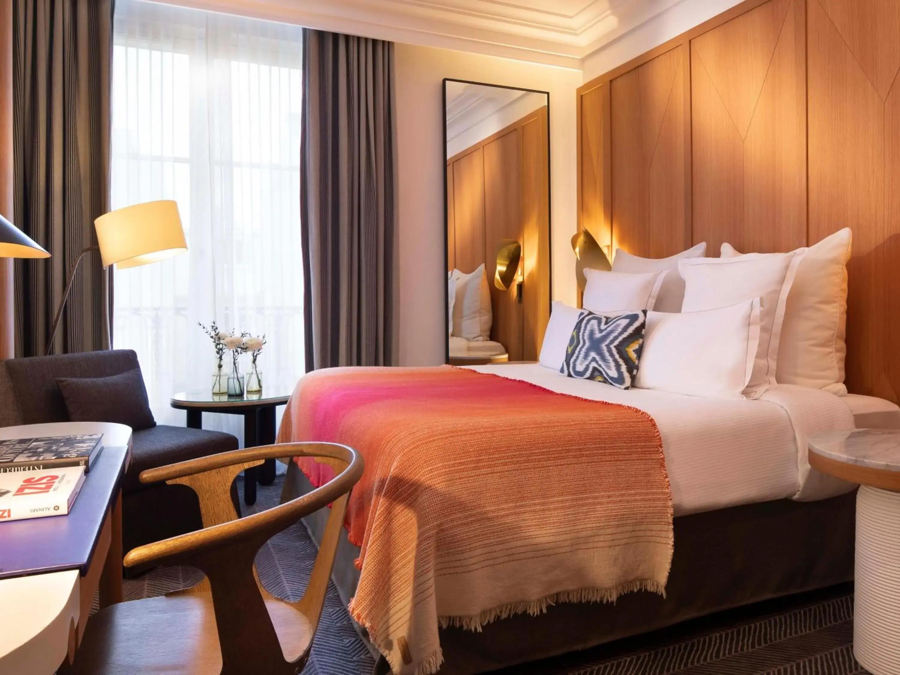 Deluxe Double Room in Hôtel Vernet Champs Elysées Paris Deluxe Double Room in Hôtel Vernet Champs Elysées Paris