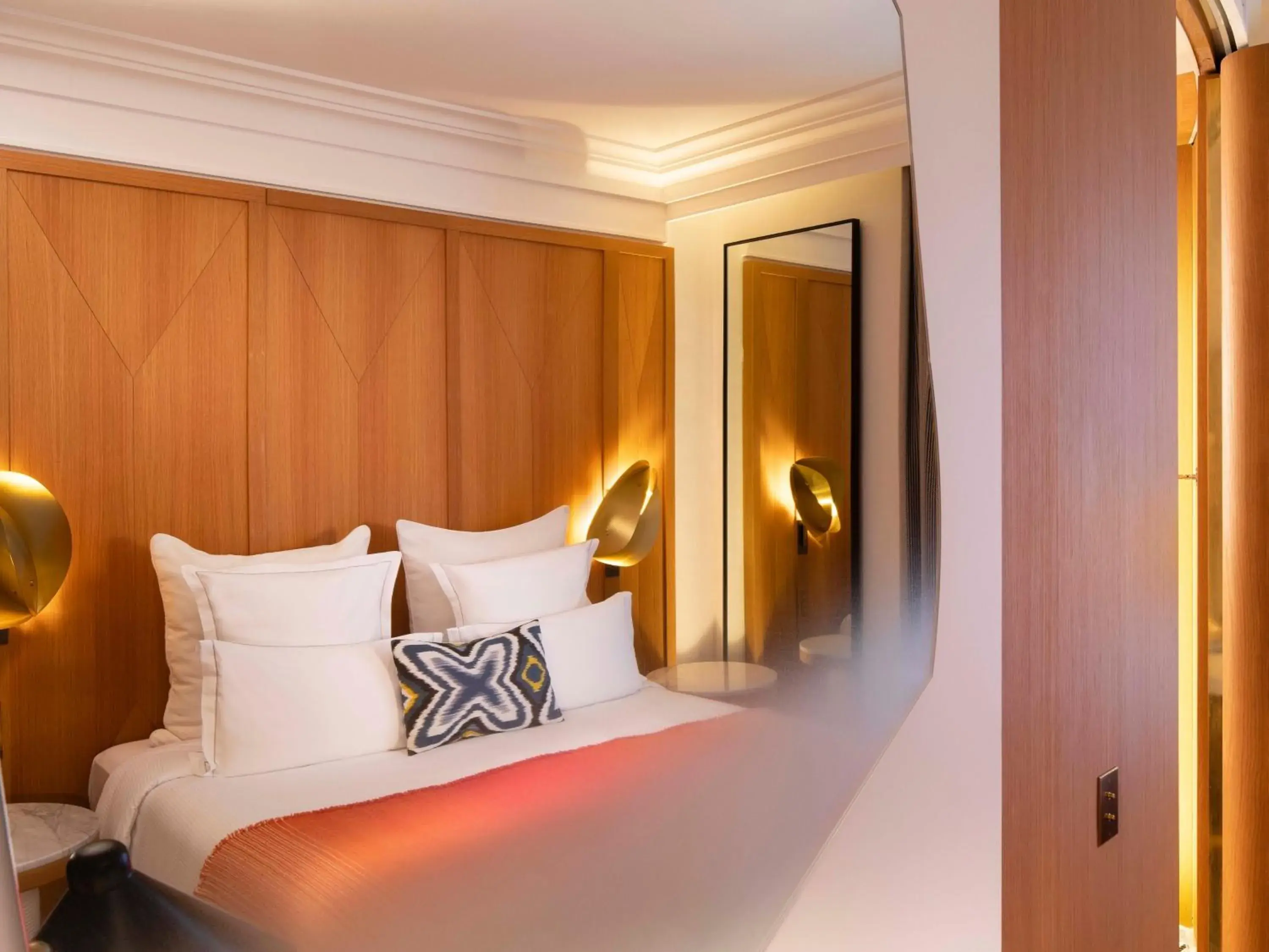 Superior Double Room in Hôtel Vernet Champs Elysées Paris Superior Double Room in Hôtel Vernet Champs Elysées Paris