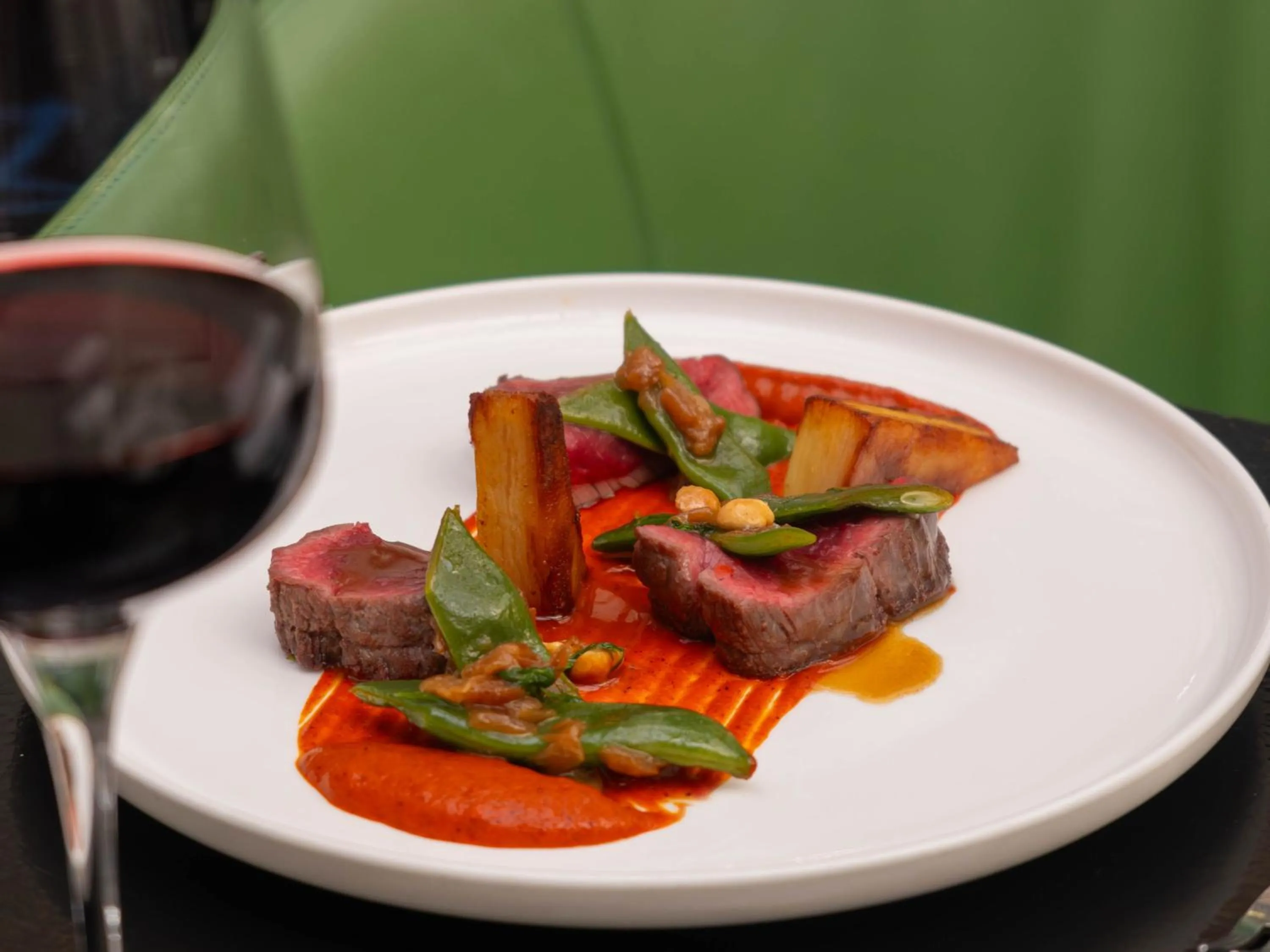 Restaurant/places to eat in Hôtel Vernet Champs Elysées Paris