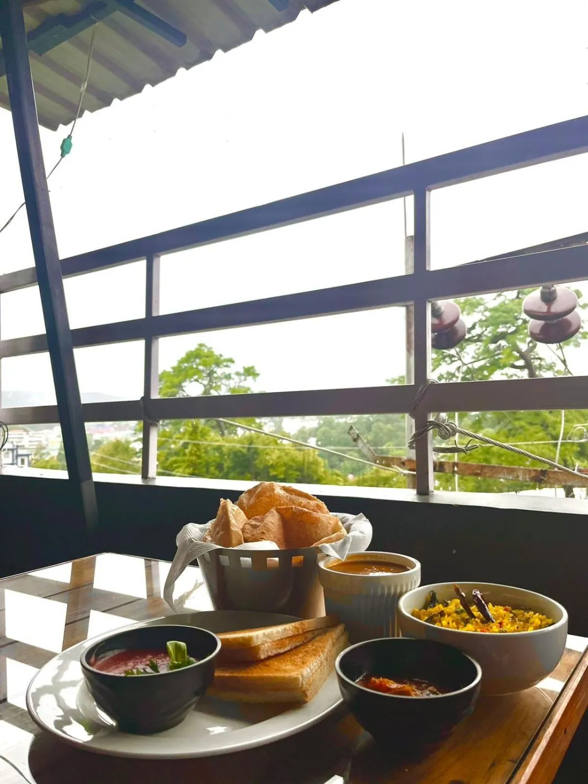 Breakfast in The Living Roof