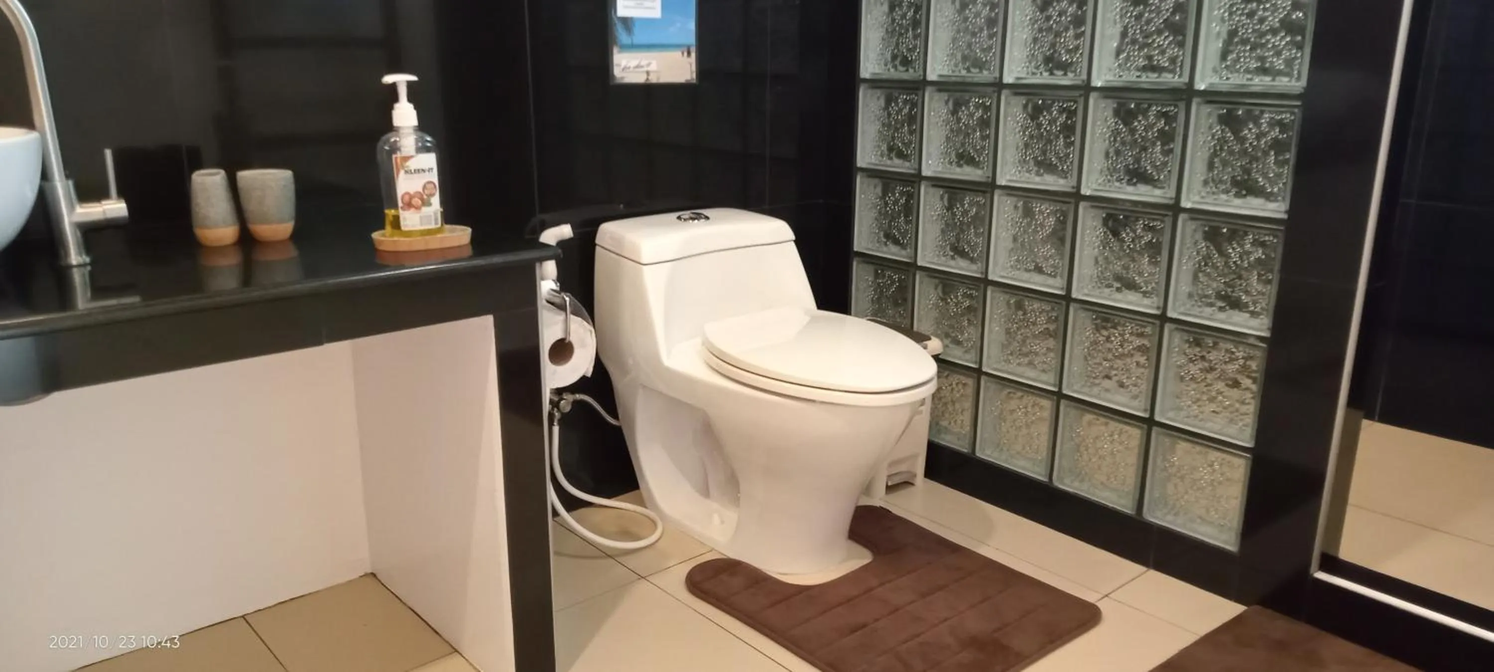 Bathroom in In Dai Aquasports and Beach Resort