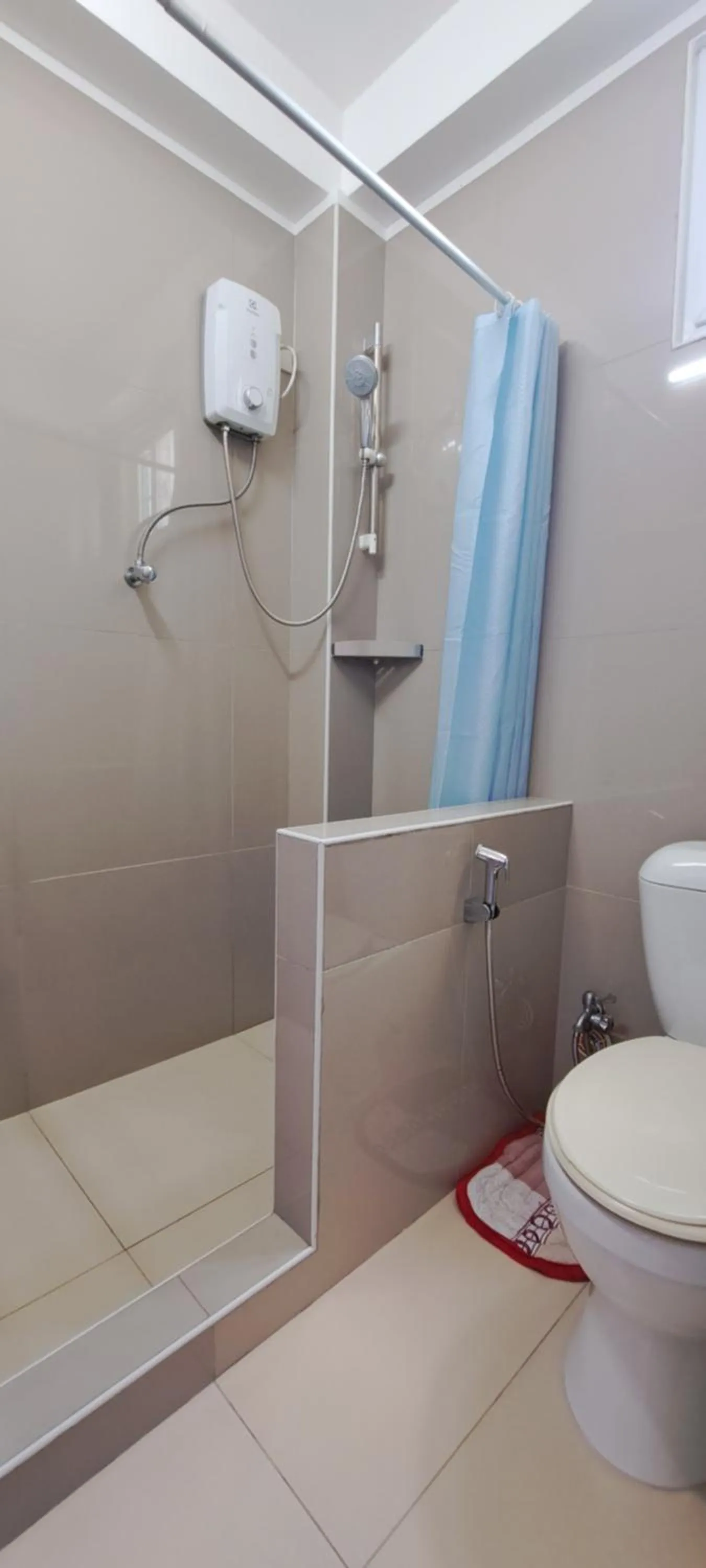 Shower in In Dai Aquasports and Beach Resort