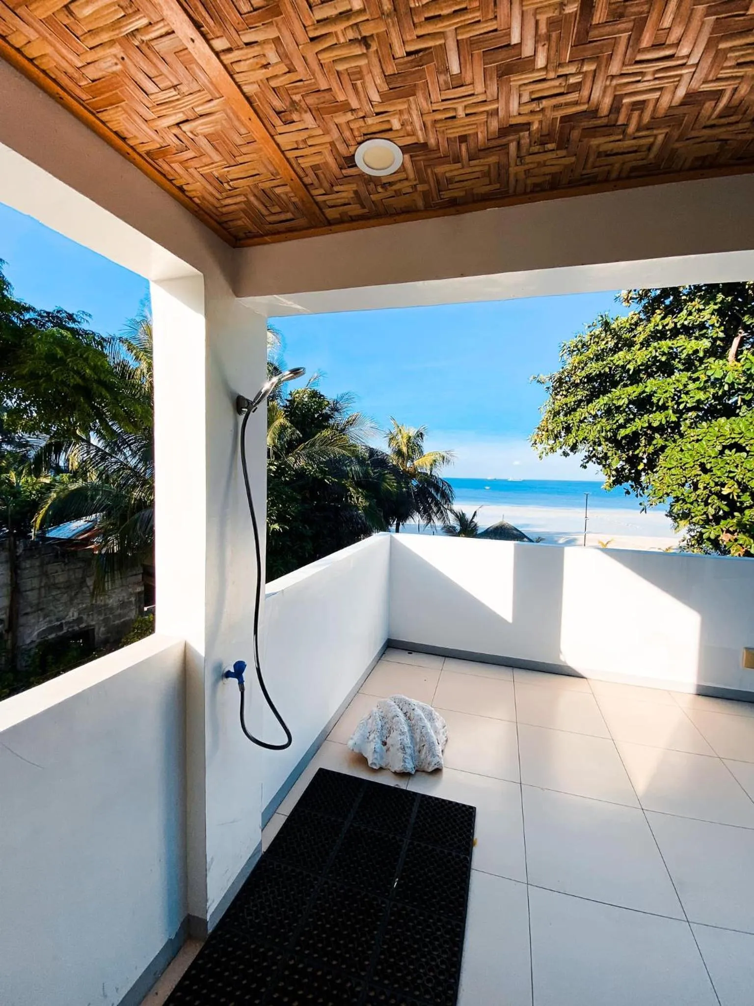 Balcony/Terrace in In Dai Aquasports and Beach Resort