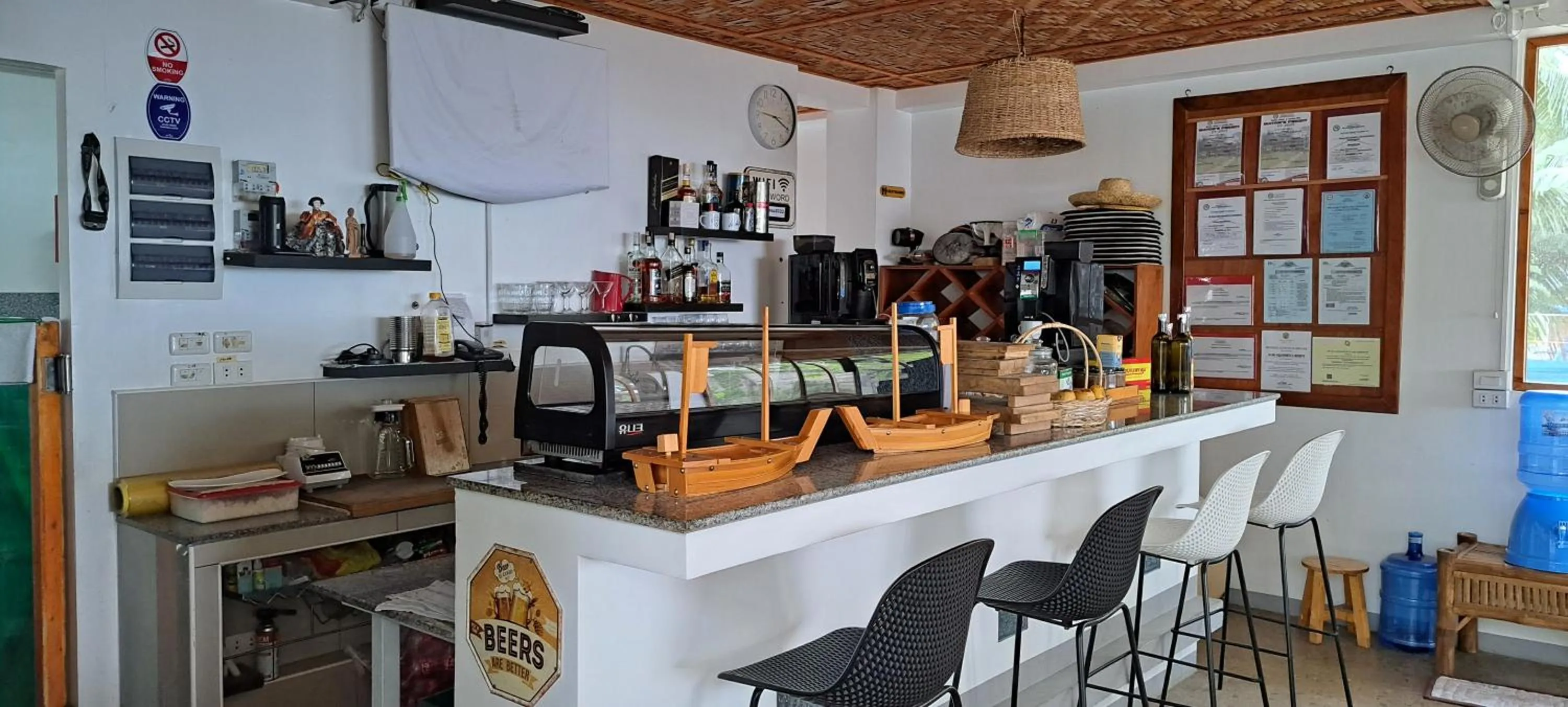 Restaurant/places to eat in In Dai Aquasports and Beach Resort