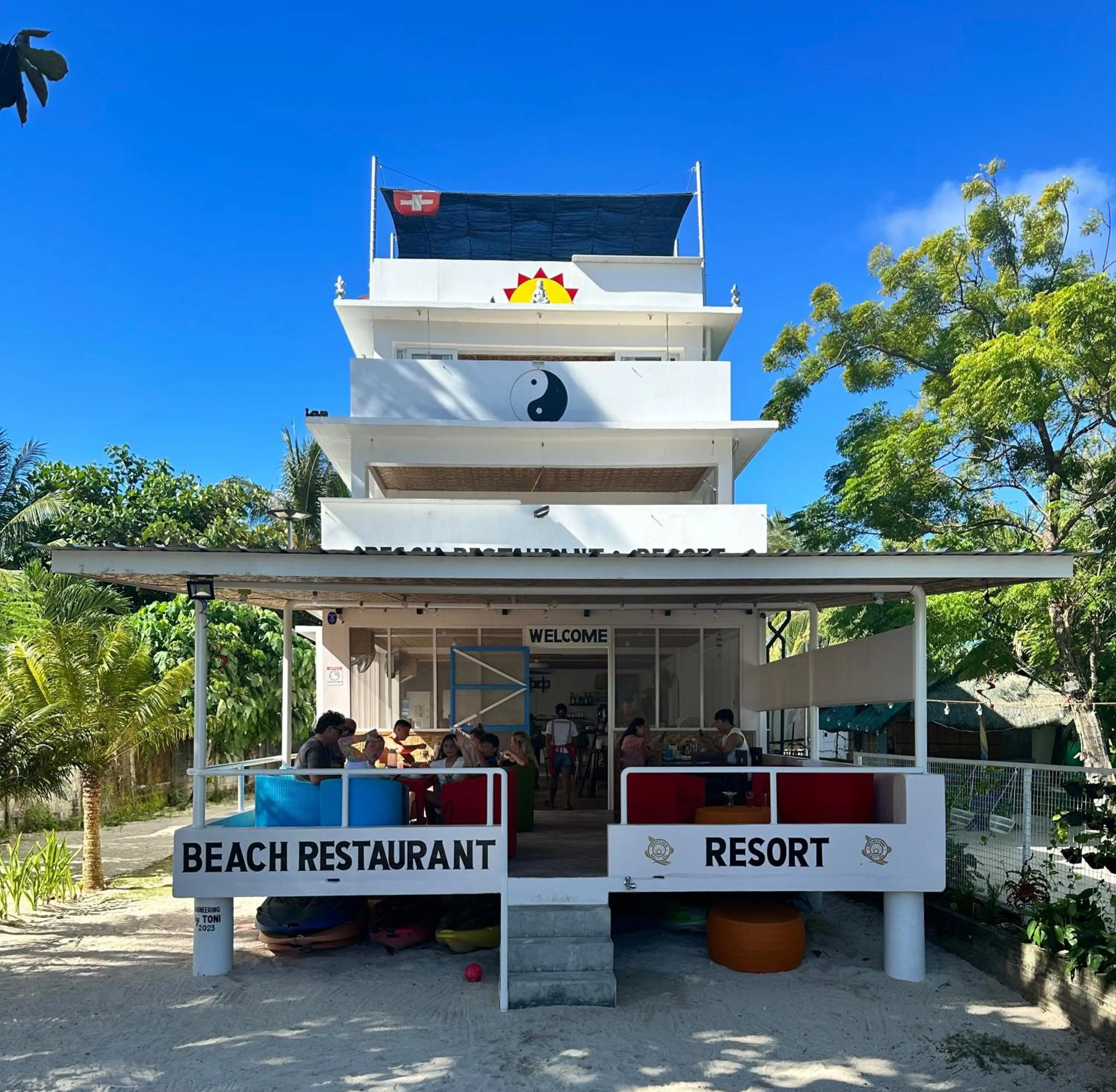 Restaurant/places to eat in In Dai Aquasports and Beach Resort