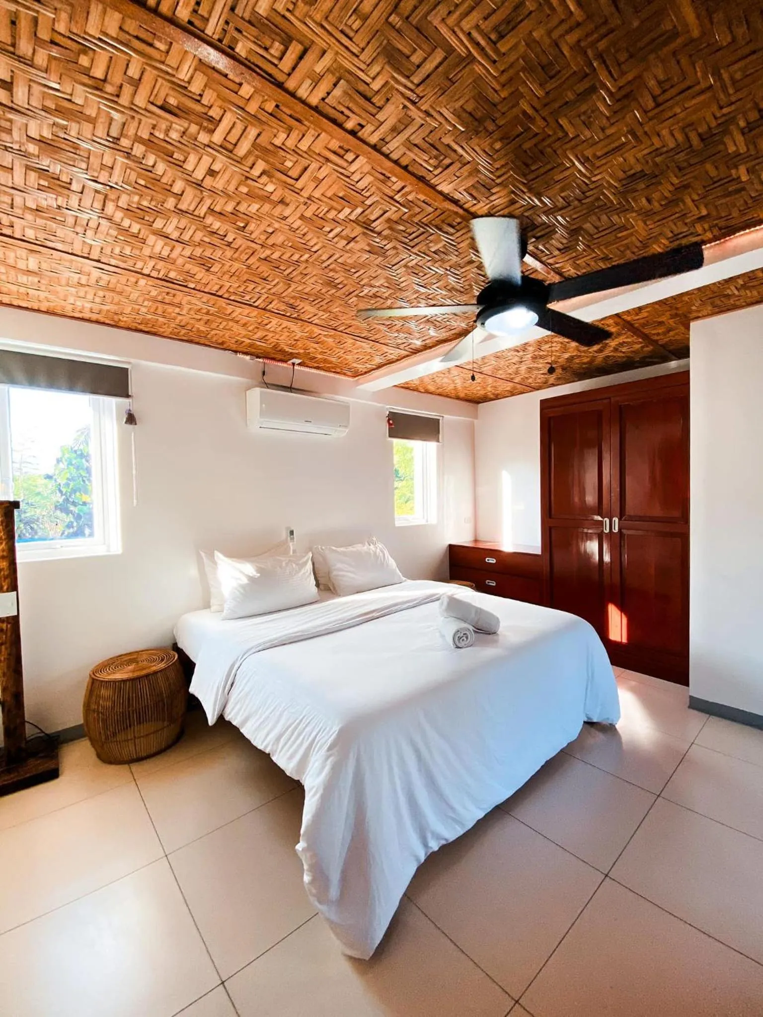 Bed in In Dai Aquasports and Beach Resort