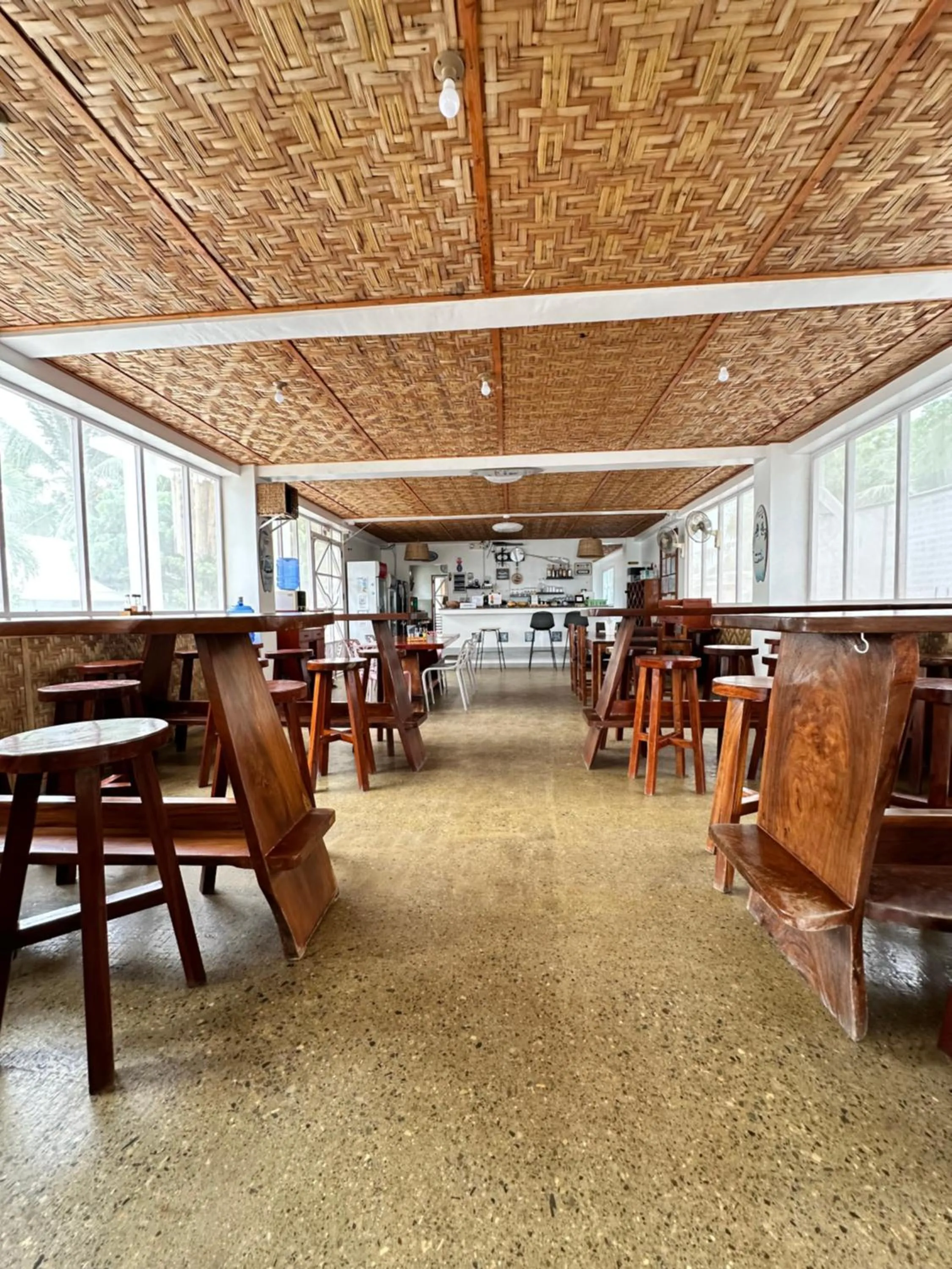 Restaurant/places to eat in In Dai Aquasports and Beach Resort