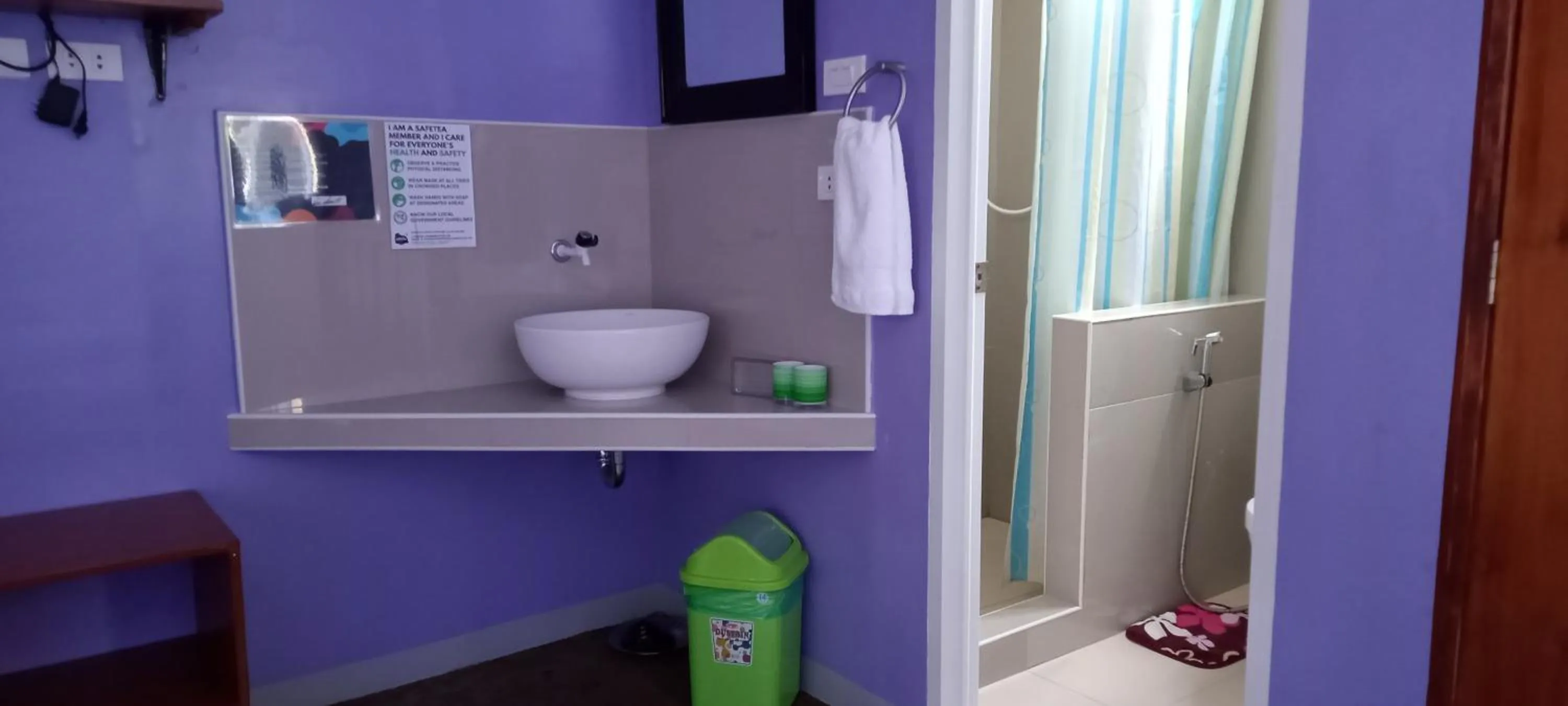 Bathroom in In Dai Aquasports and Beach Resort