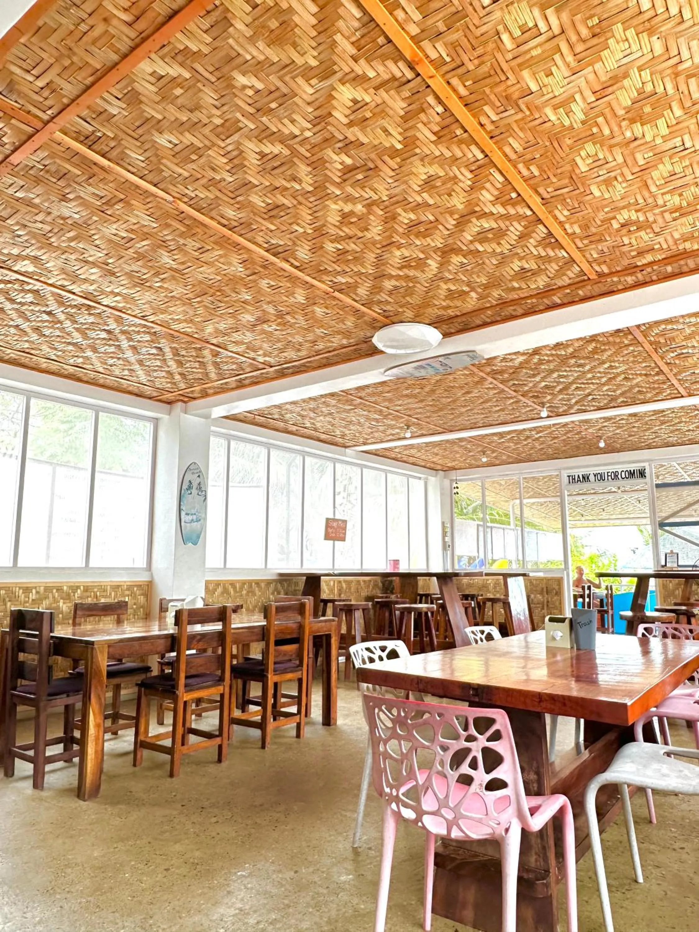 Restaurant/places to eat in In Dai Aquasports and Beach Resort