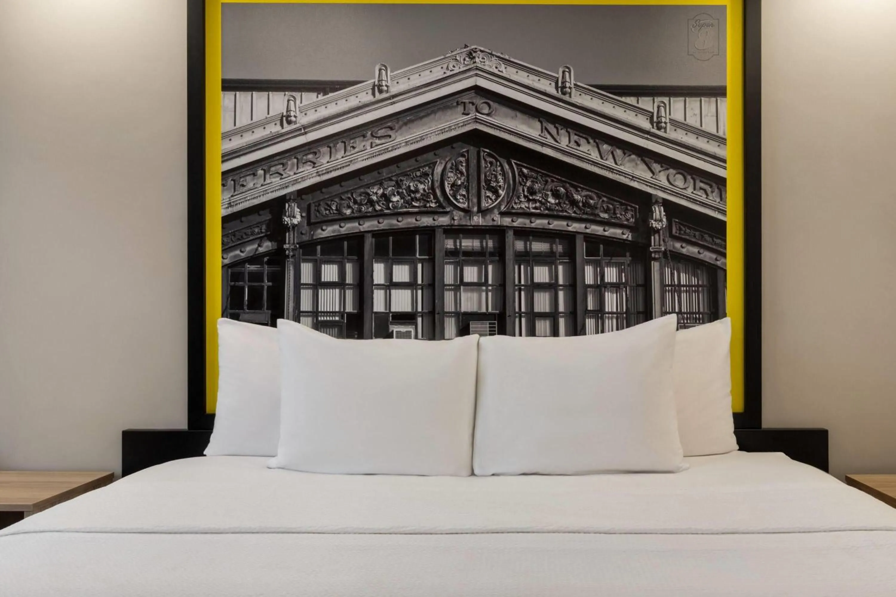 Bath, Bed in Super 8 by Wyndham Meadowlands