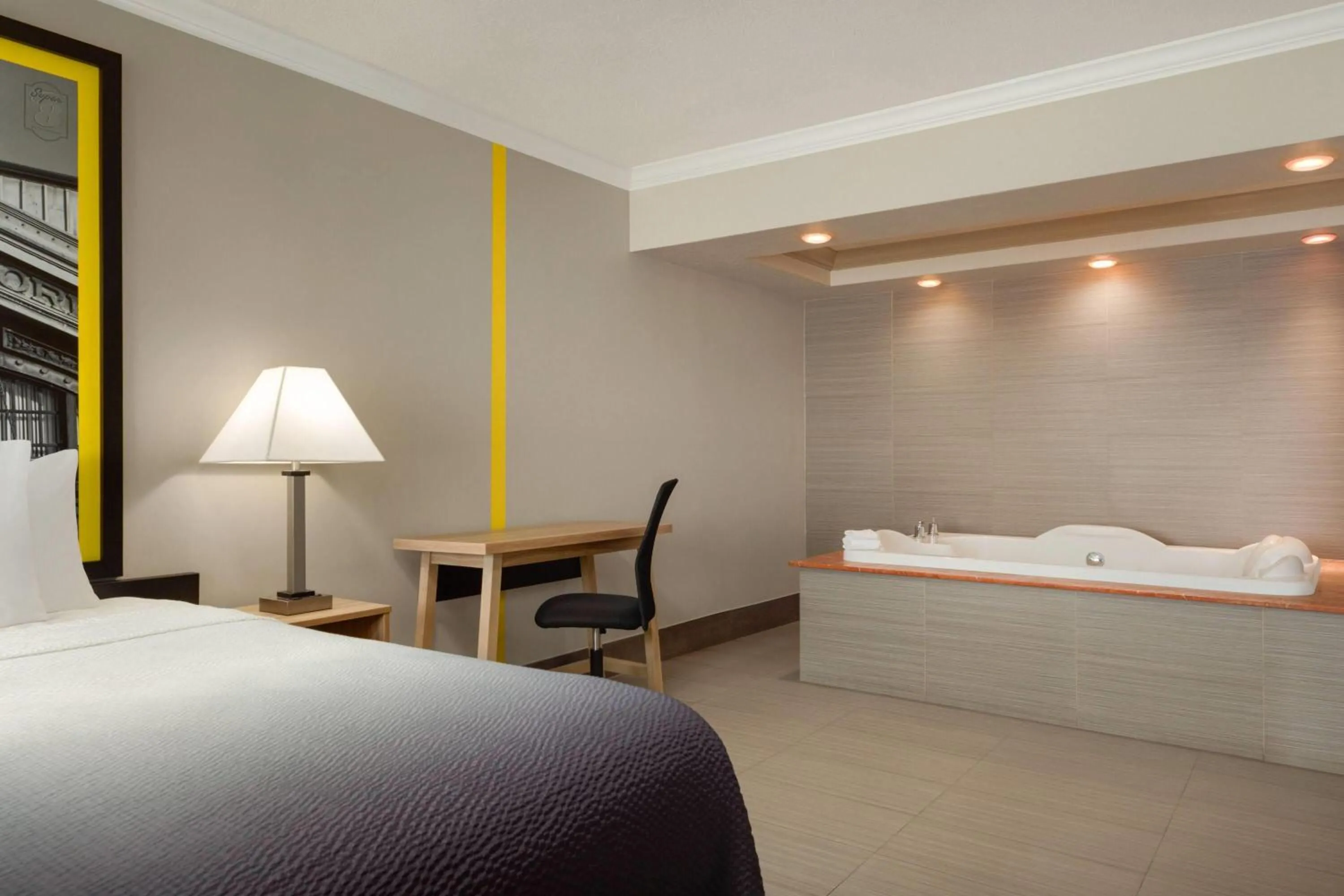 Bath, Bed in Super 8 by Wyndham Meadowlands