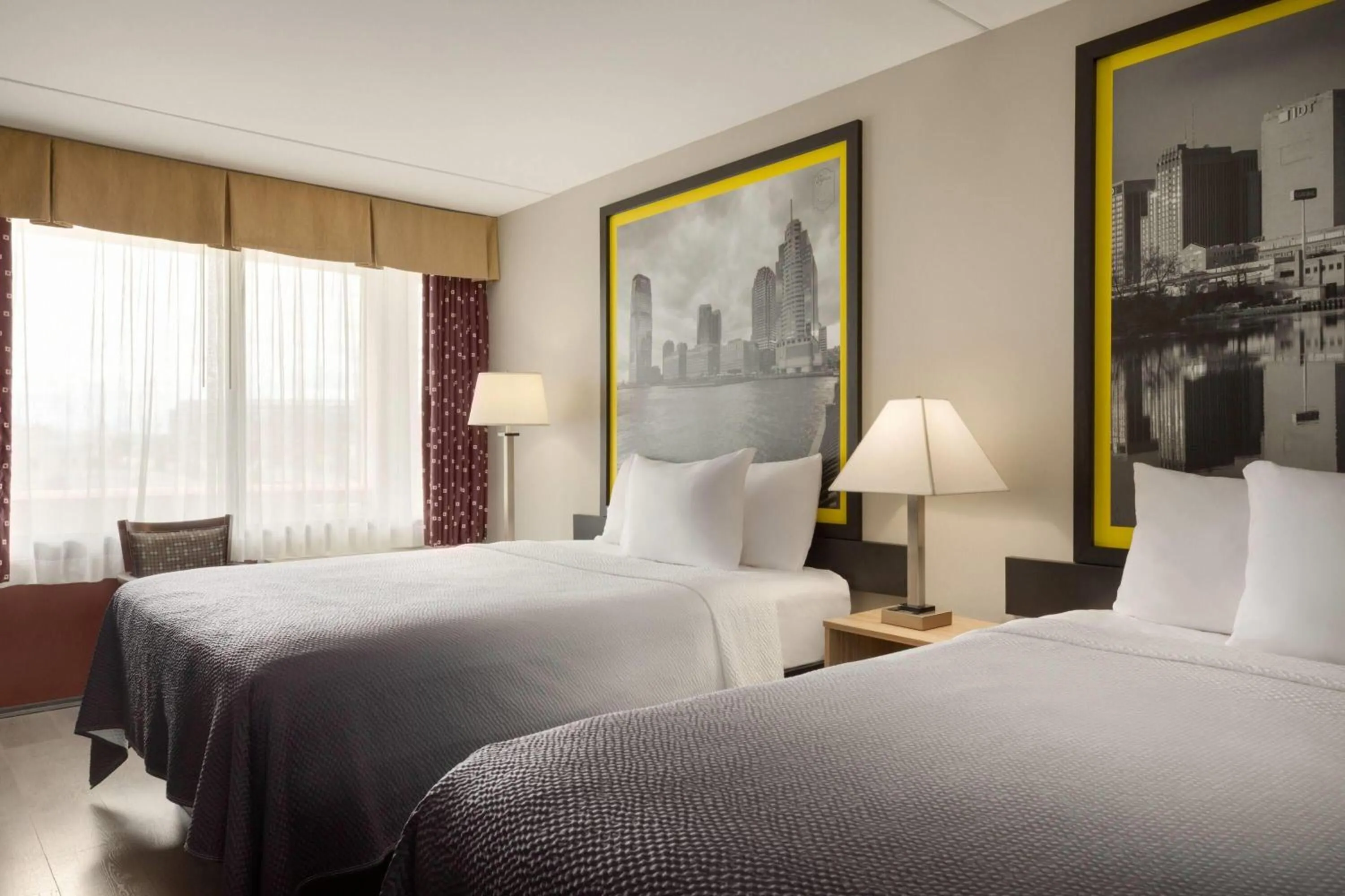 Photo of the whole room, Bed in Super 8 by Wyndham Meadowlands