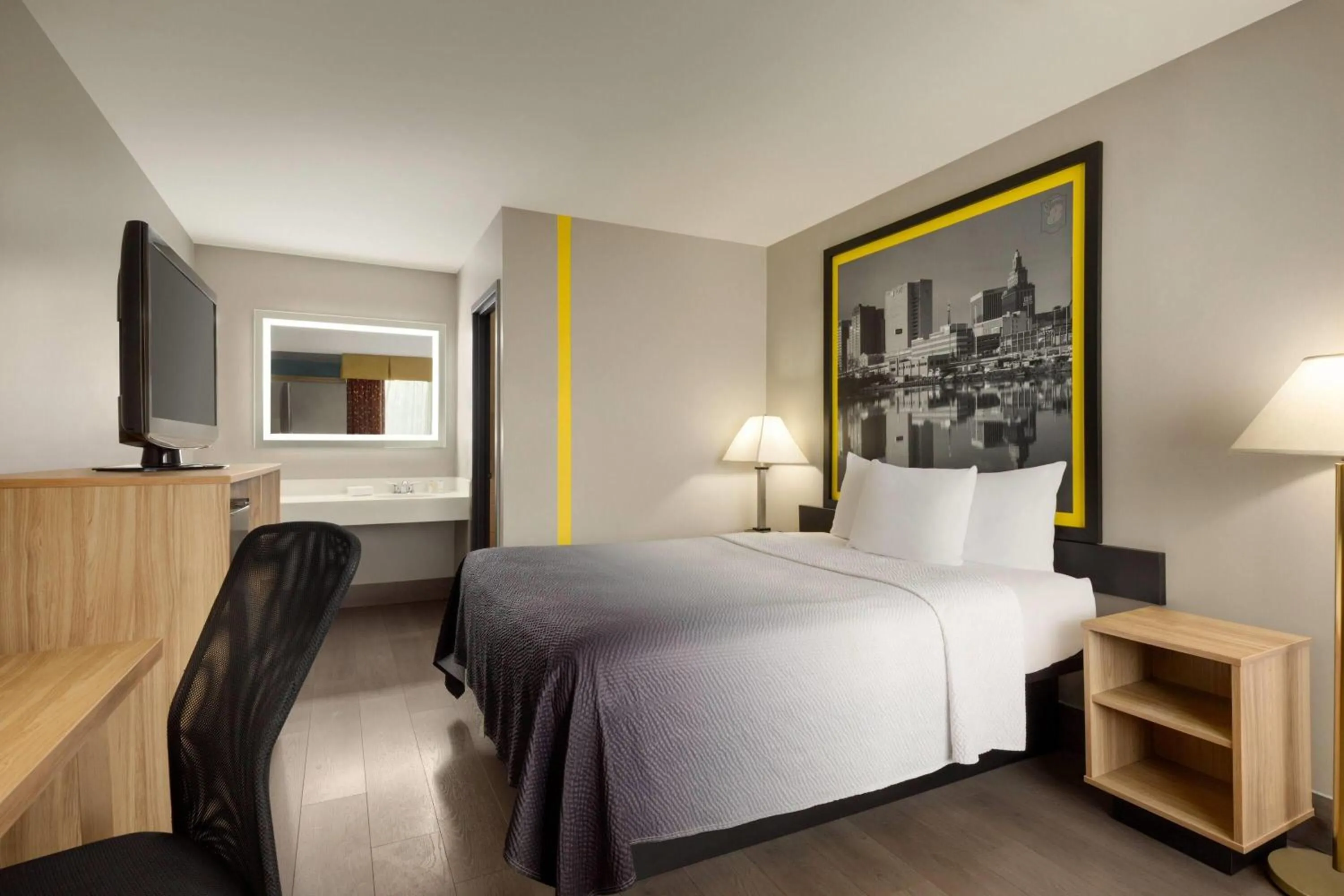 Photo of the whole room, Bed in Super 8 by Wyndham Meadowlands