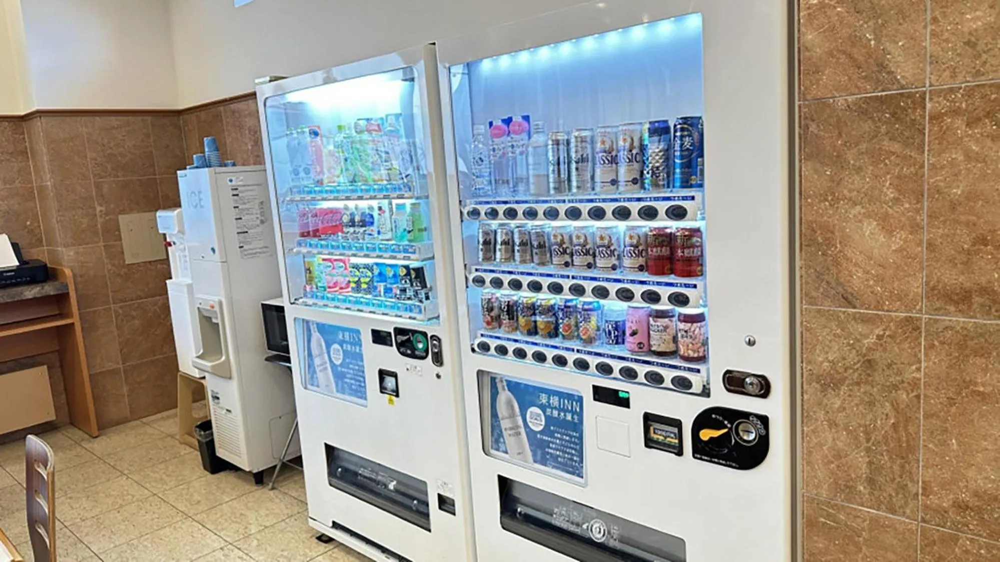 vending machine in Toyoko Inn Hokkaido Tomakomai Ekimae