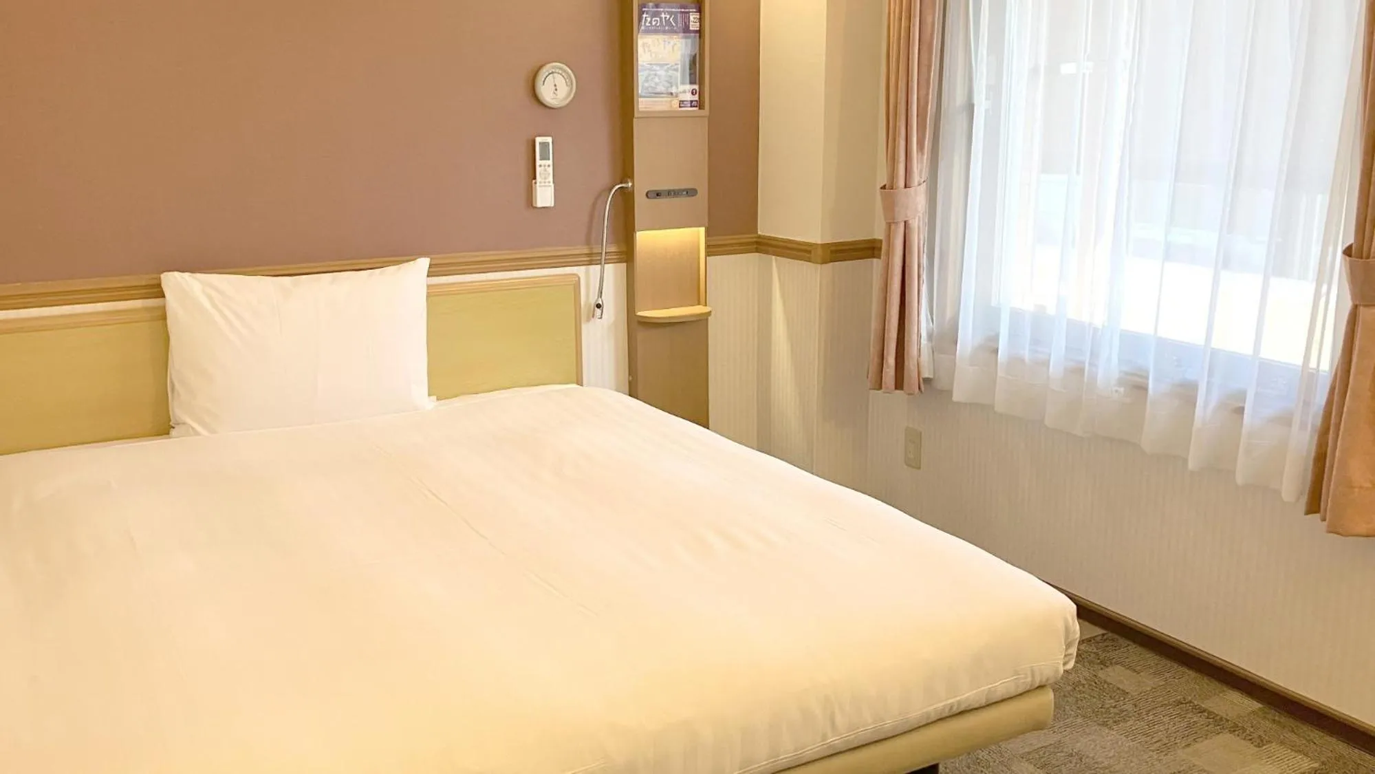 Bedroom, Bed in Toyoko Inn Tokuyama-eki Shinkansen-guchi