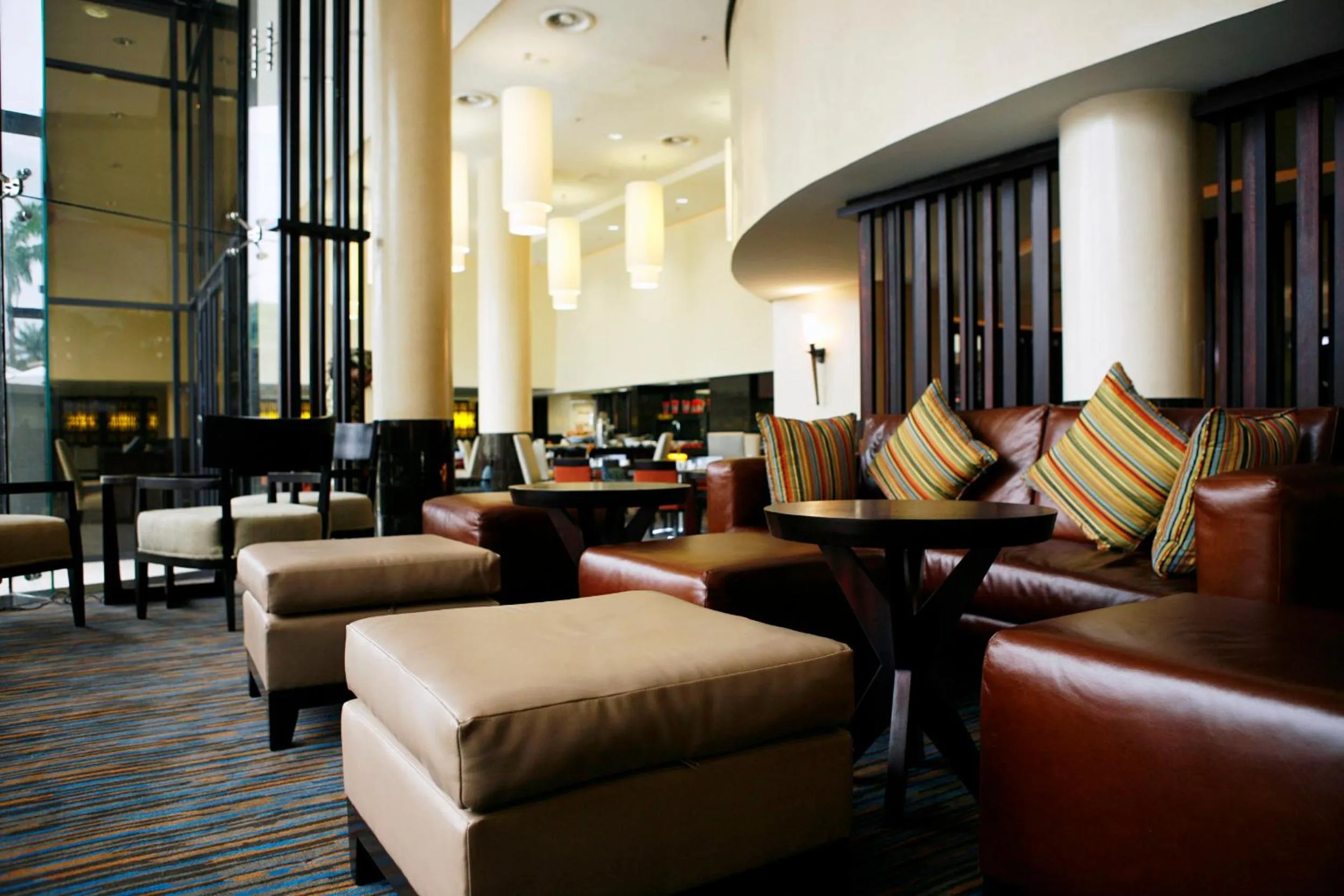 Lounge or bar in Mövenpick Hotel Ikoyi Lagos