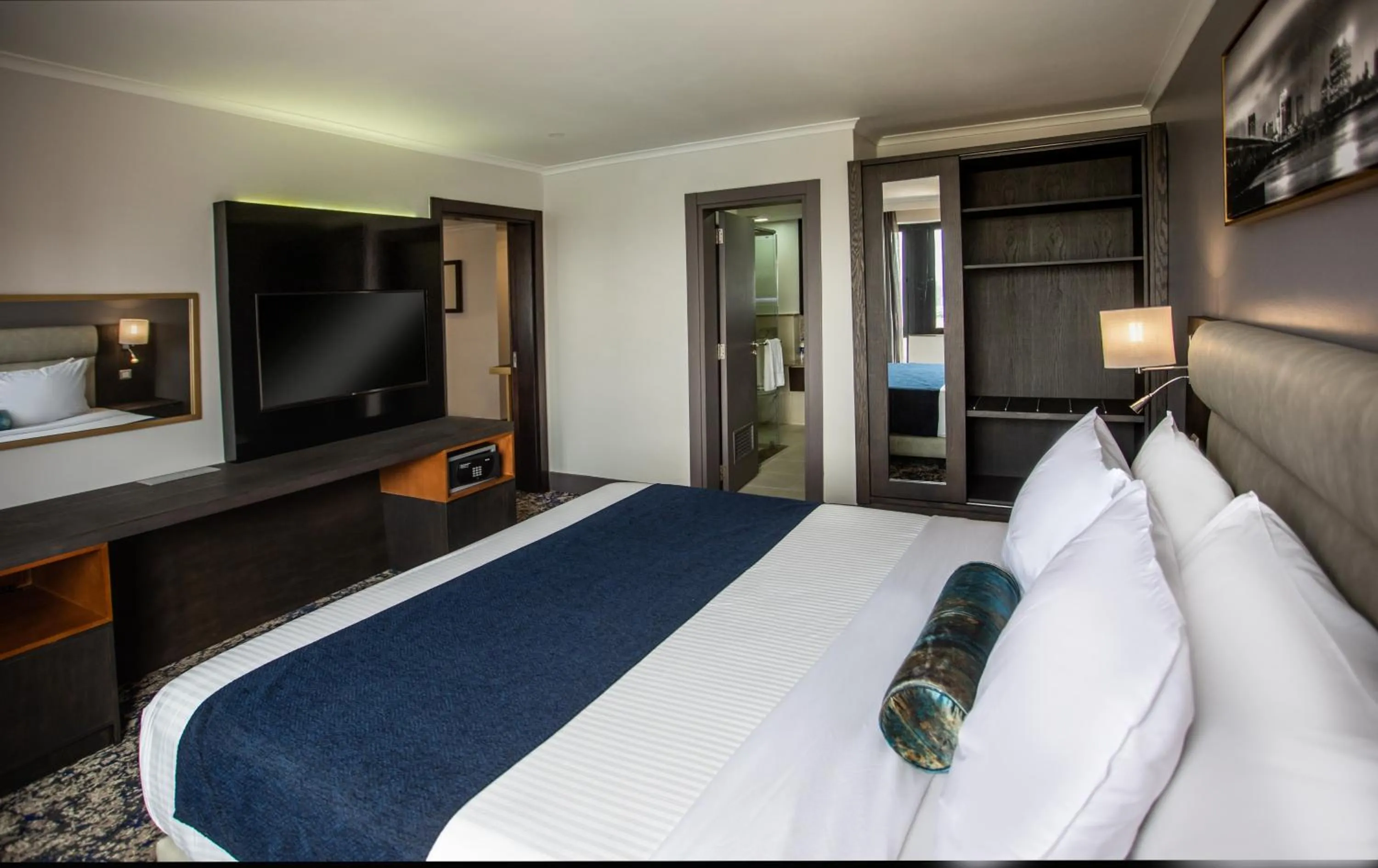 Photo of the whole room, Bed in Mövenpick Hotel Ikoyi Lagos