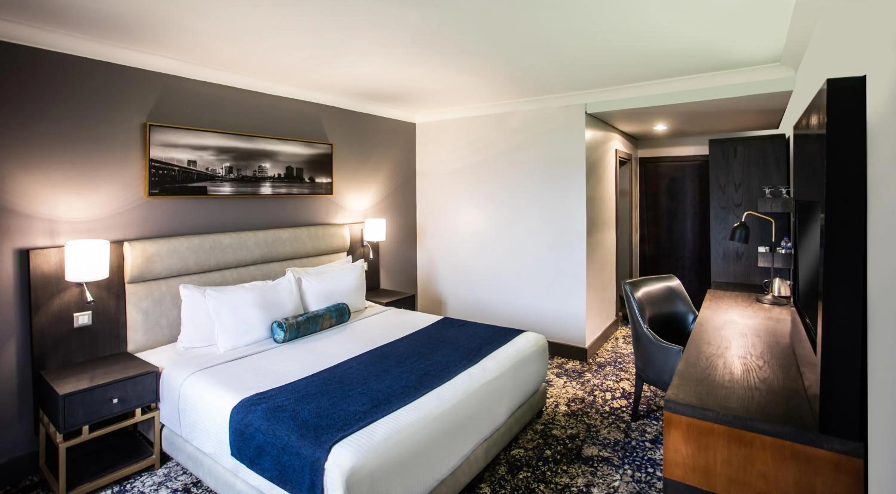 Coffee/tea facilities, Bed in Mövenpick Hotel Ikoyi Lagos