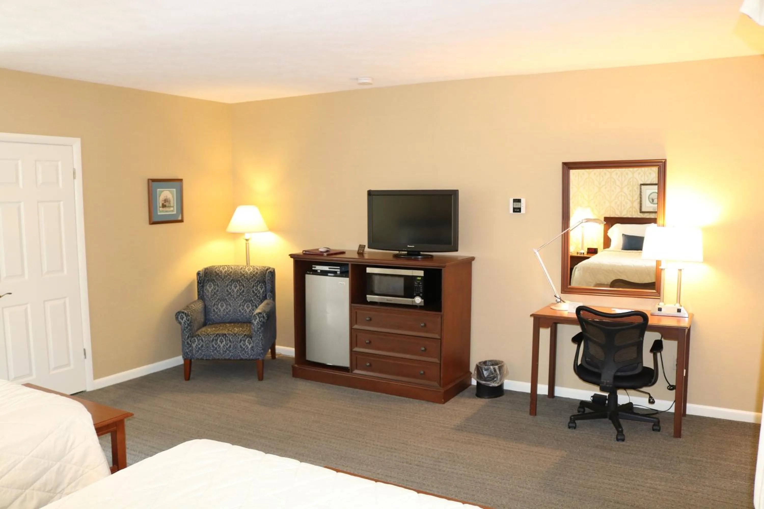 TV and multimedia, Bed in The Village Inn