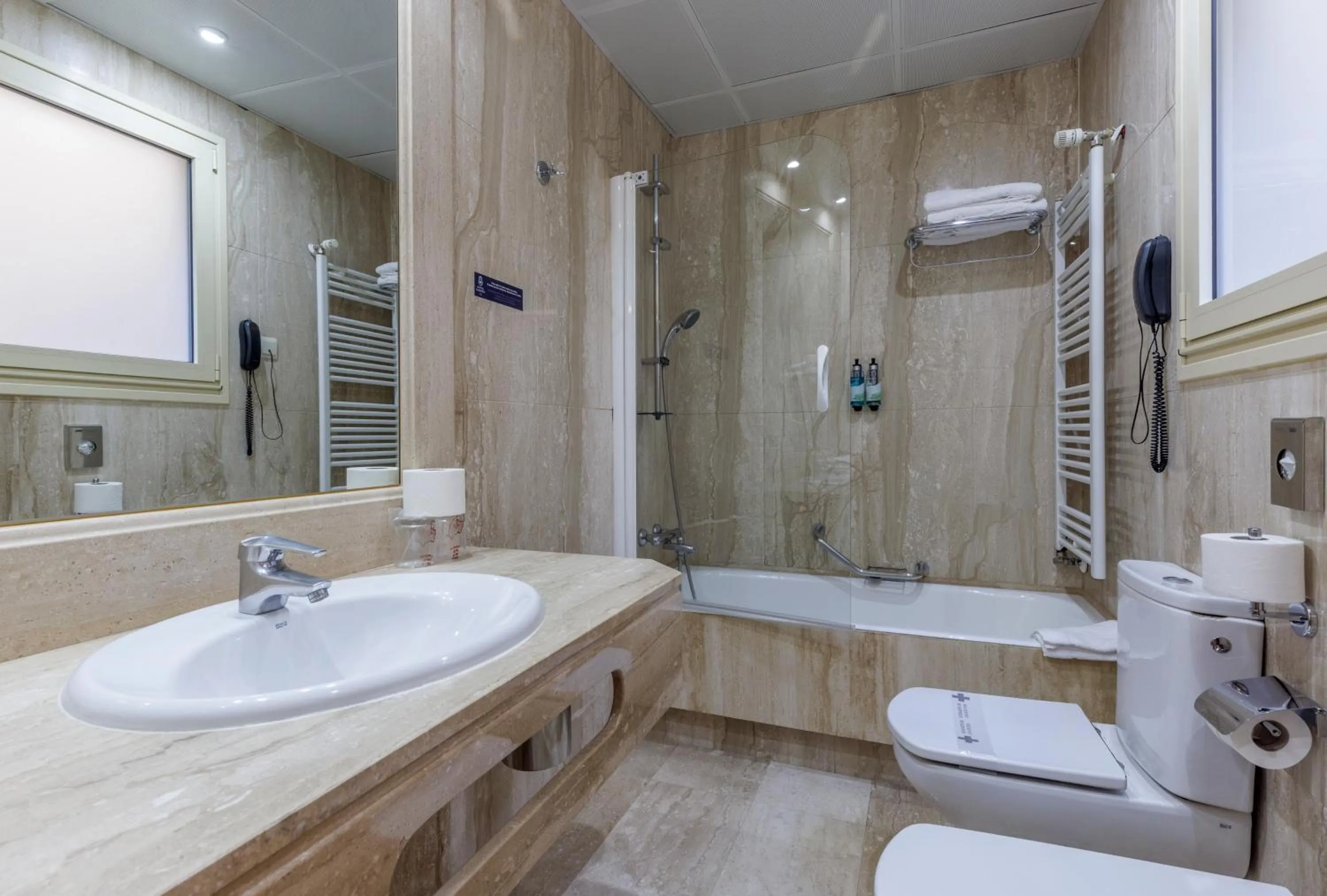 Shower in Hotel Europa