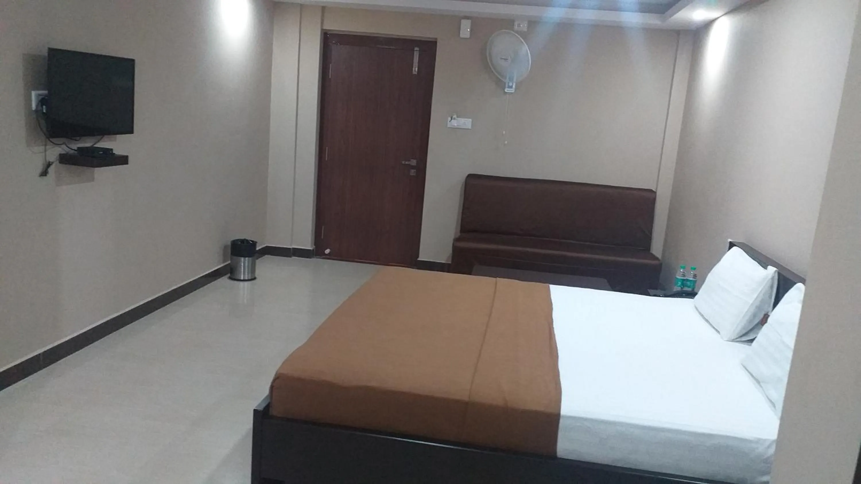 Communal lounge/ TV room in THE NISARGA GRAND