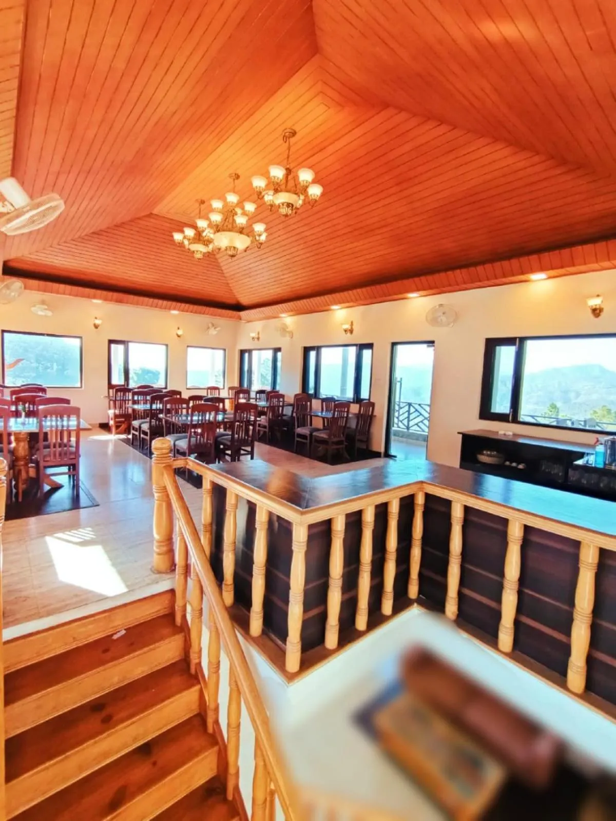 Restaurant/places to eat in Boros Resorts Binsar