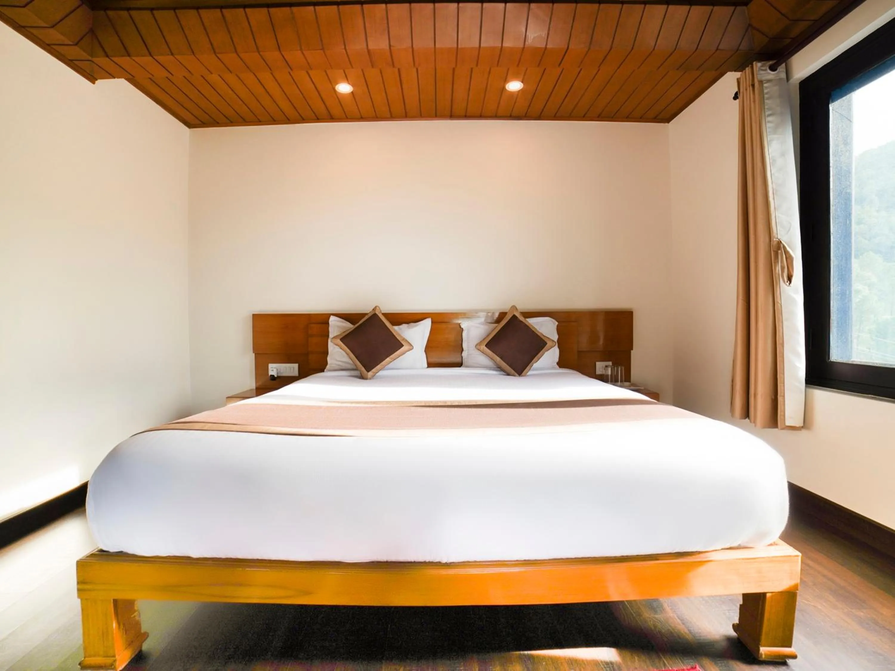 Bed in Boros Resorts Binsar