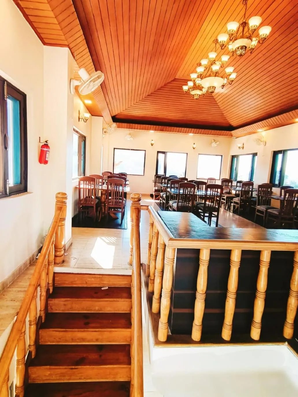 Restaurant/places to eat in Boros Resorts Binsar