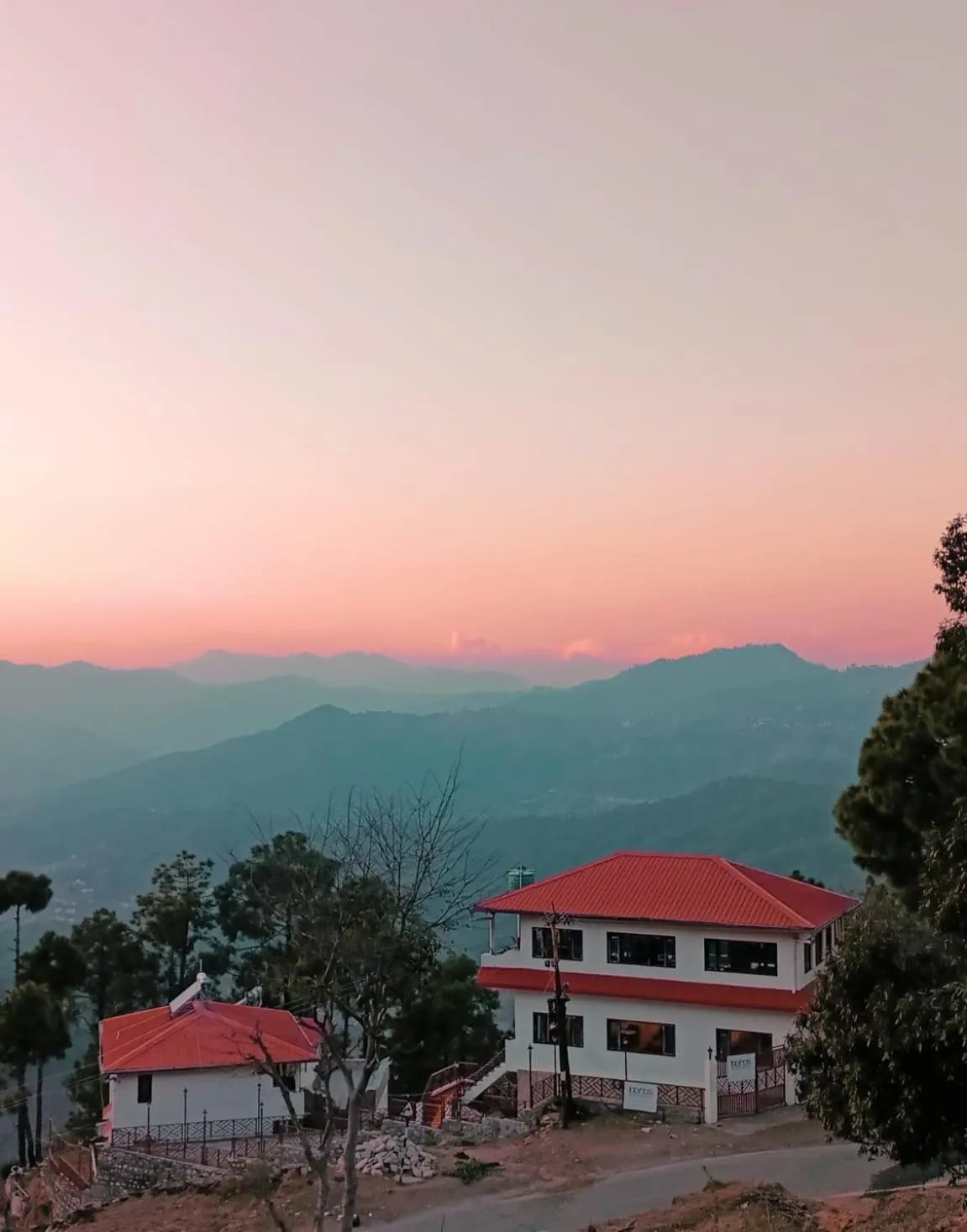 Mountain view in Boros Resorts Binsar