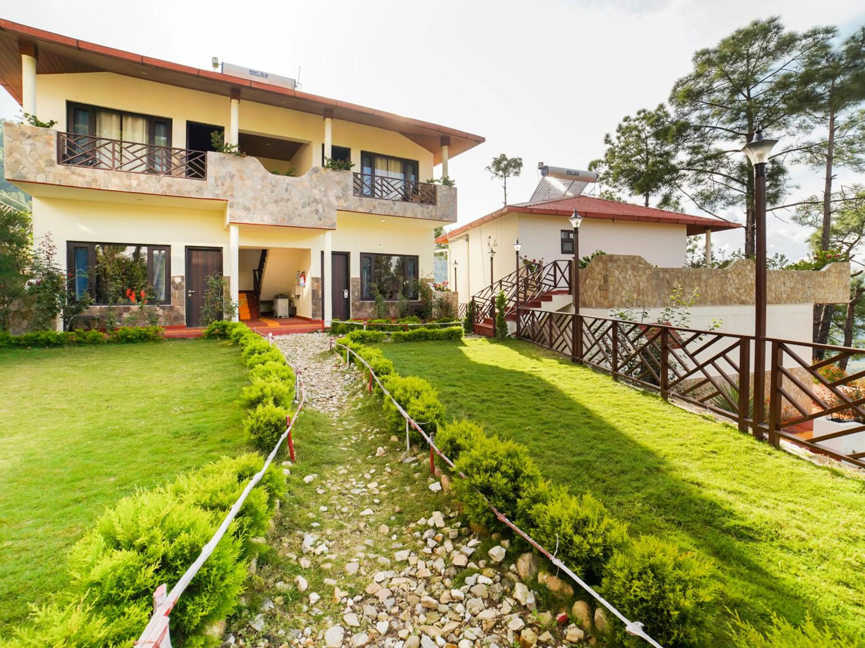 Garden in Boros Resorts Binsar