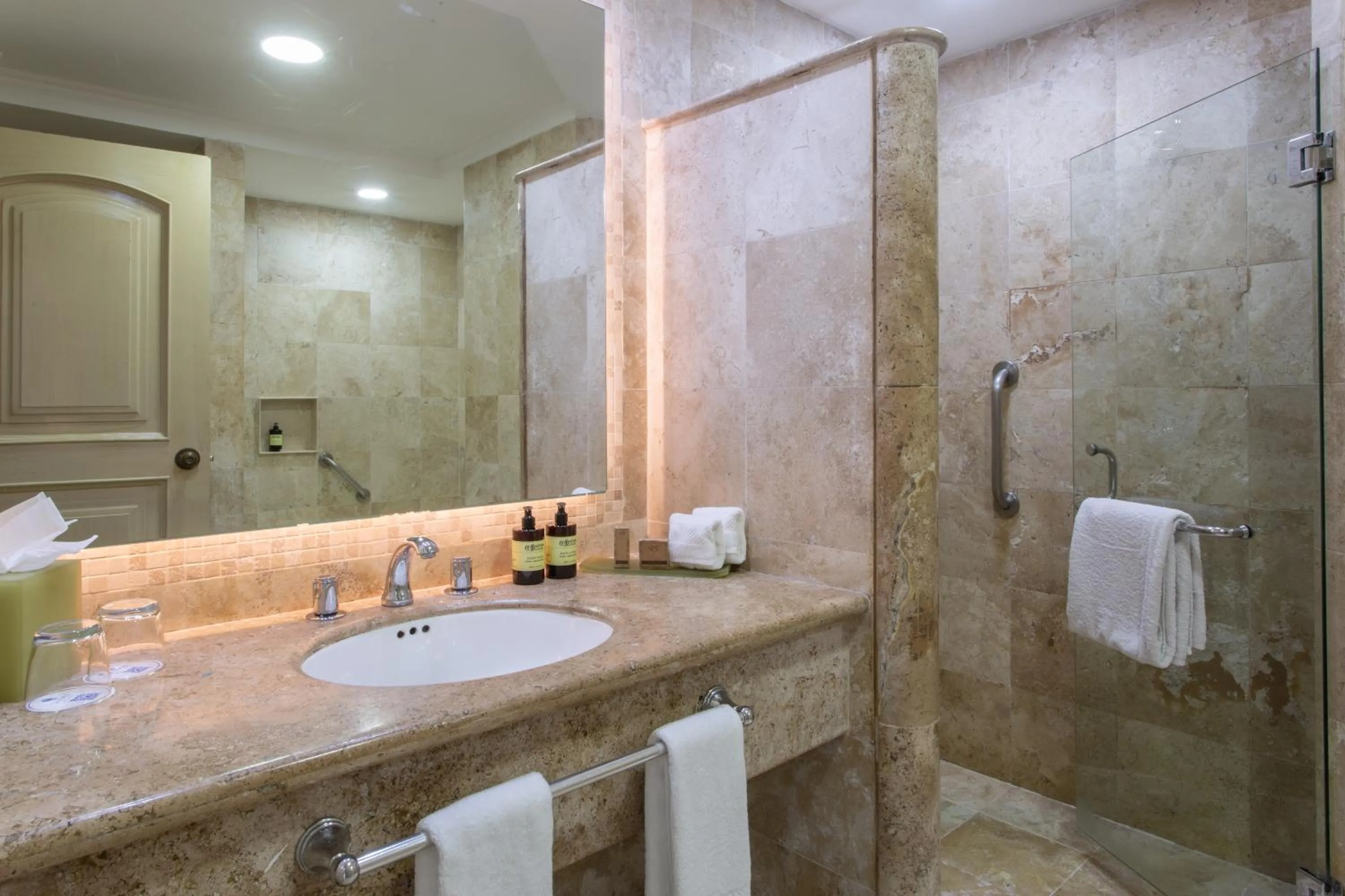 Bathroom in Sandos Cancún All Inclusive - Adults Only