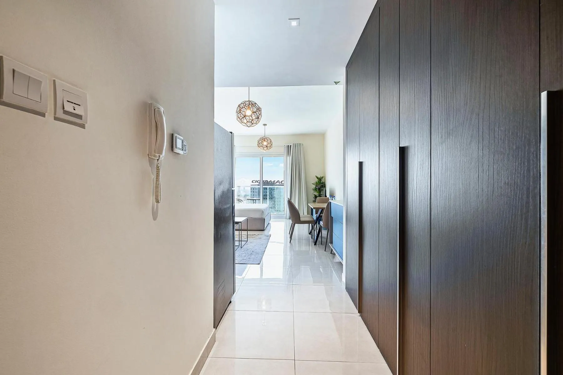 Unlock Metropolis Business Bay