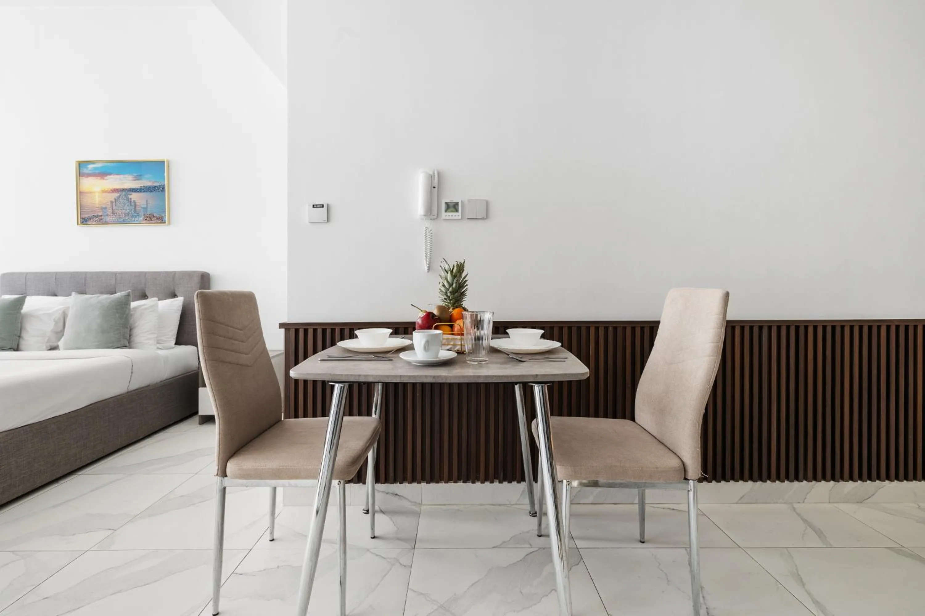 Dining area, Bed in Unlock Waters Edge