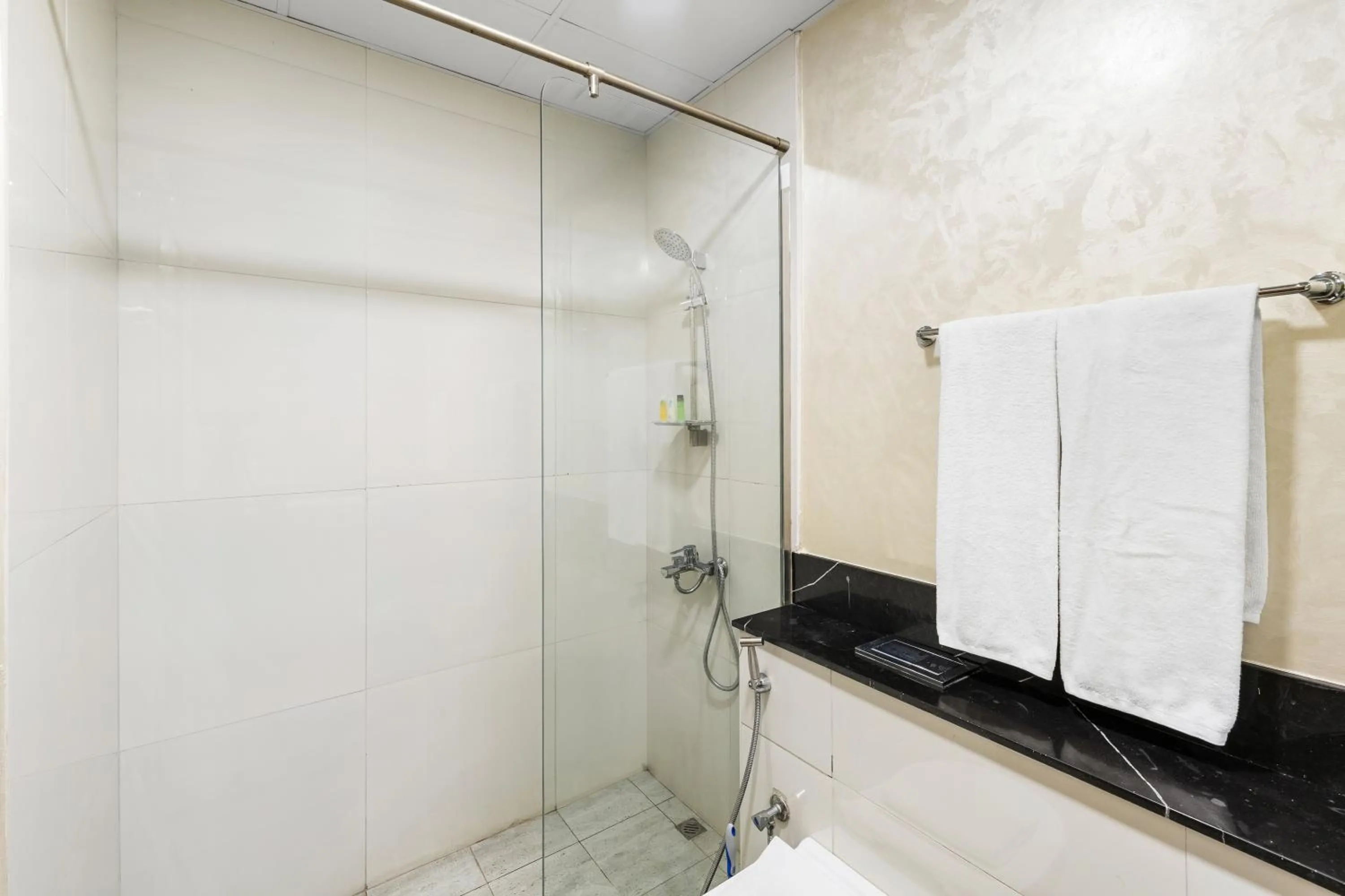 Shower in Unlock Waters Edge