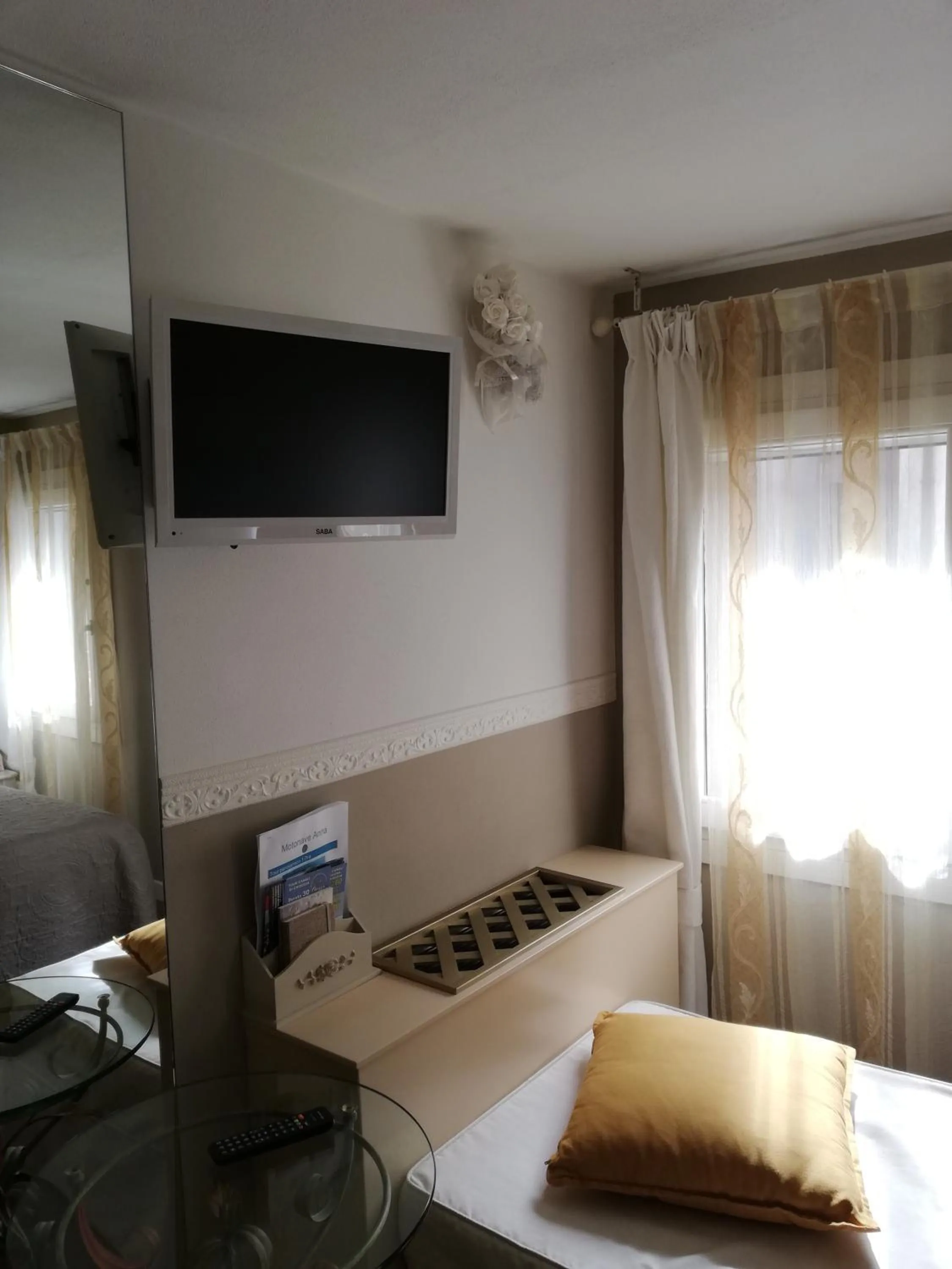 TV and multimedia, Bed in B & B San Domenico