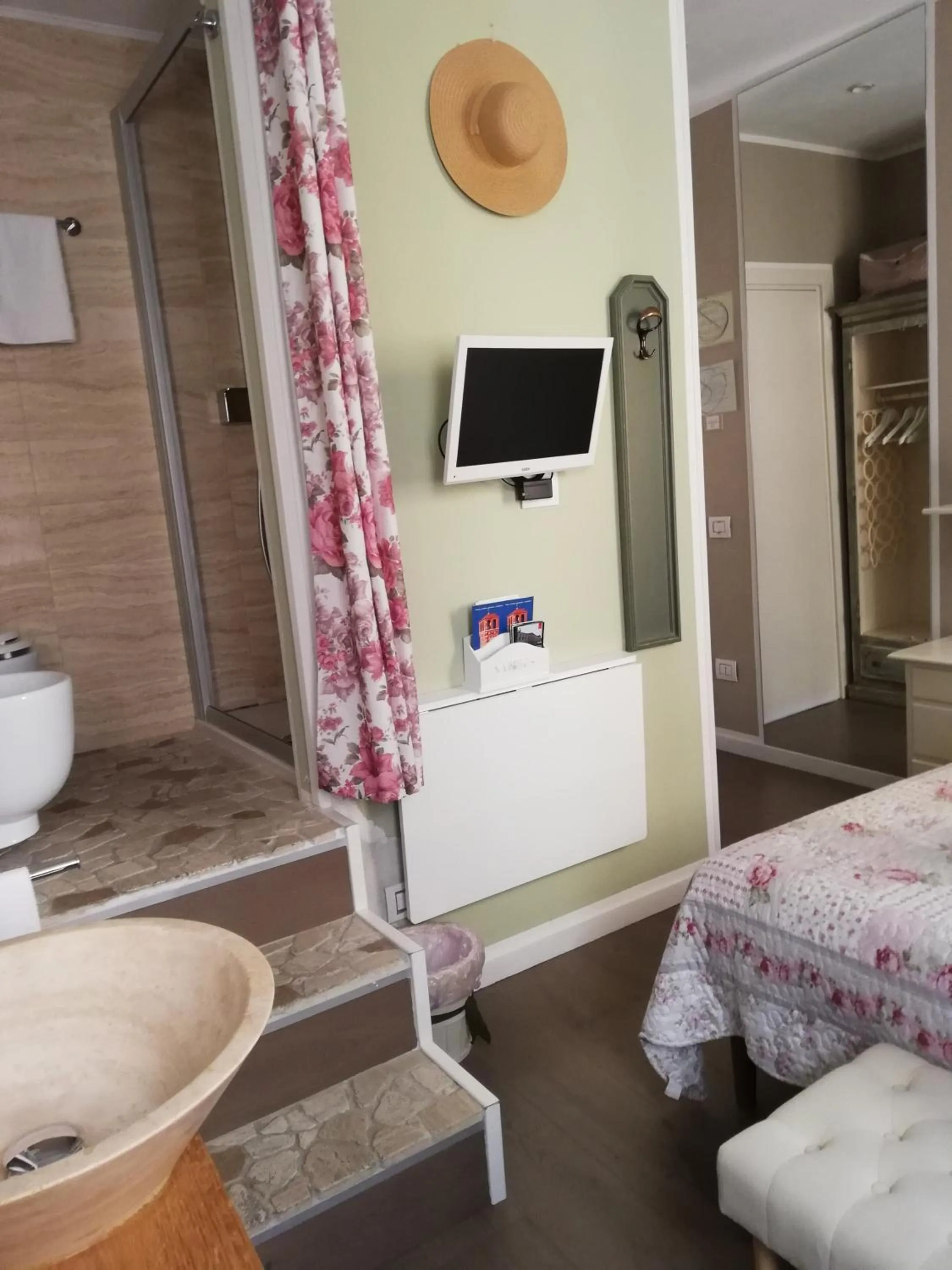 TV and multimedia, Bed in B & B San Domenico