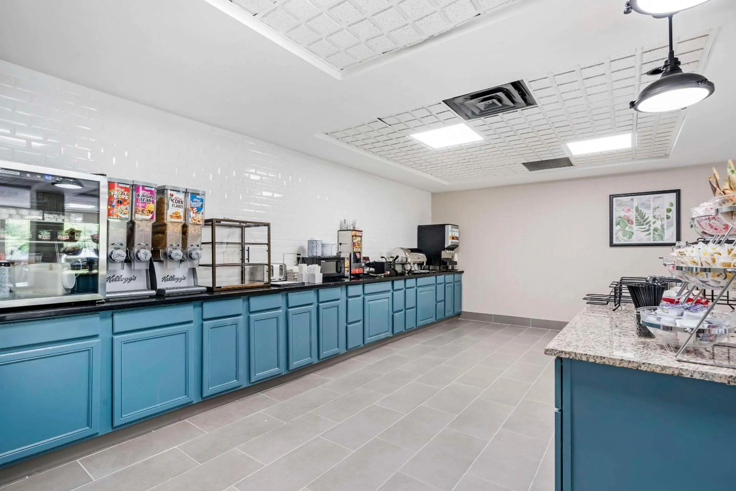 Breakfast in Country Inn & Suites by Radisson, Pickerington, OH