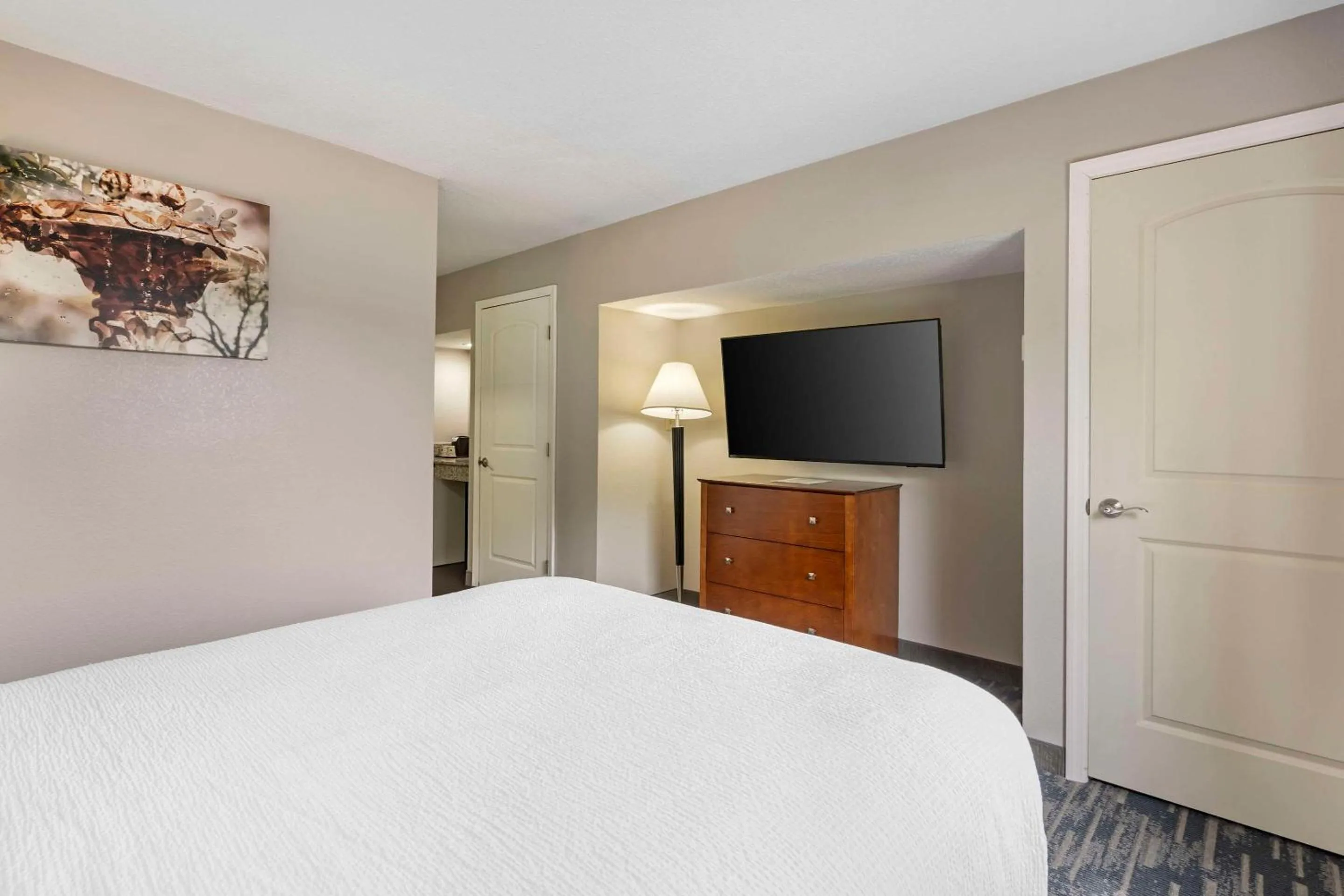 Bedroom, Bed in Country Inn & Suites by Radisson, Pickerington, OH
