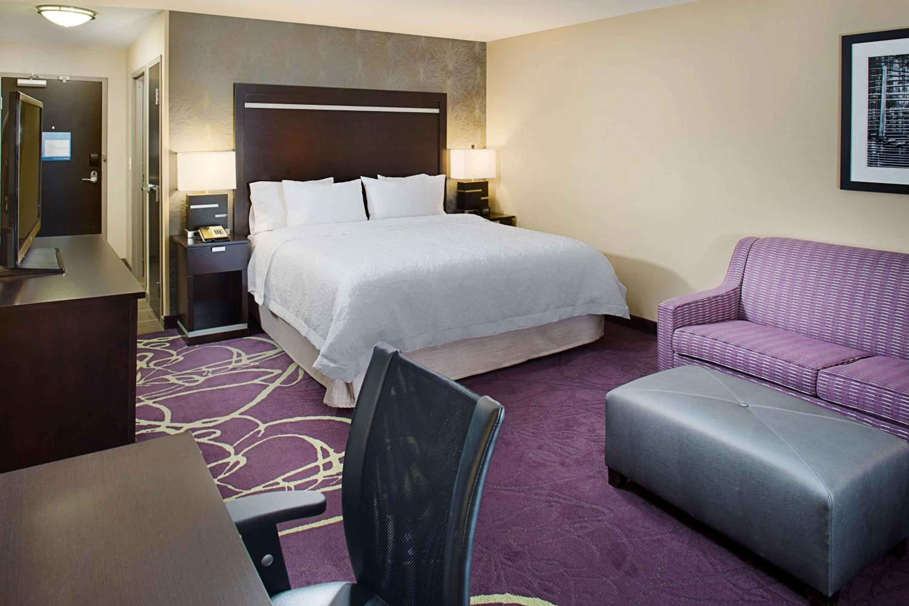 Bed in Hampton by Hilton Lansing West