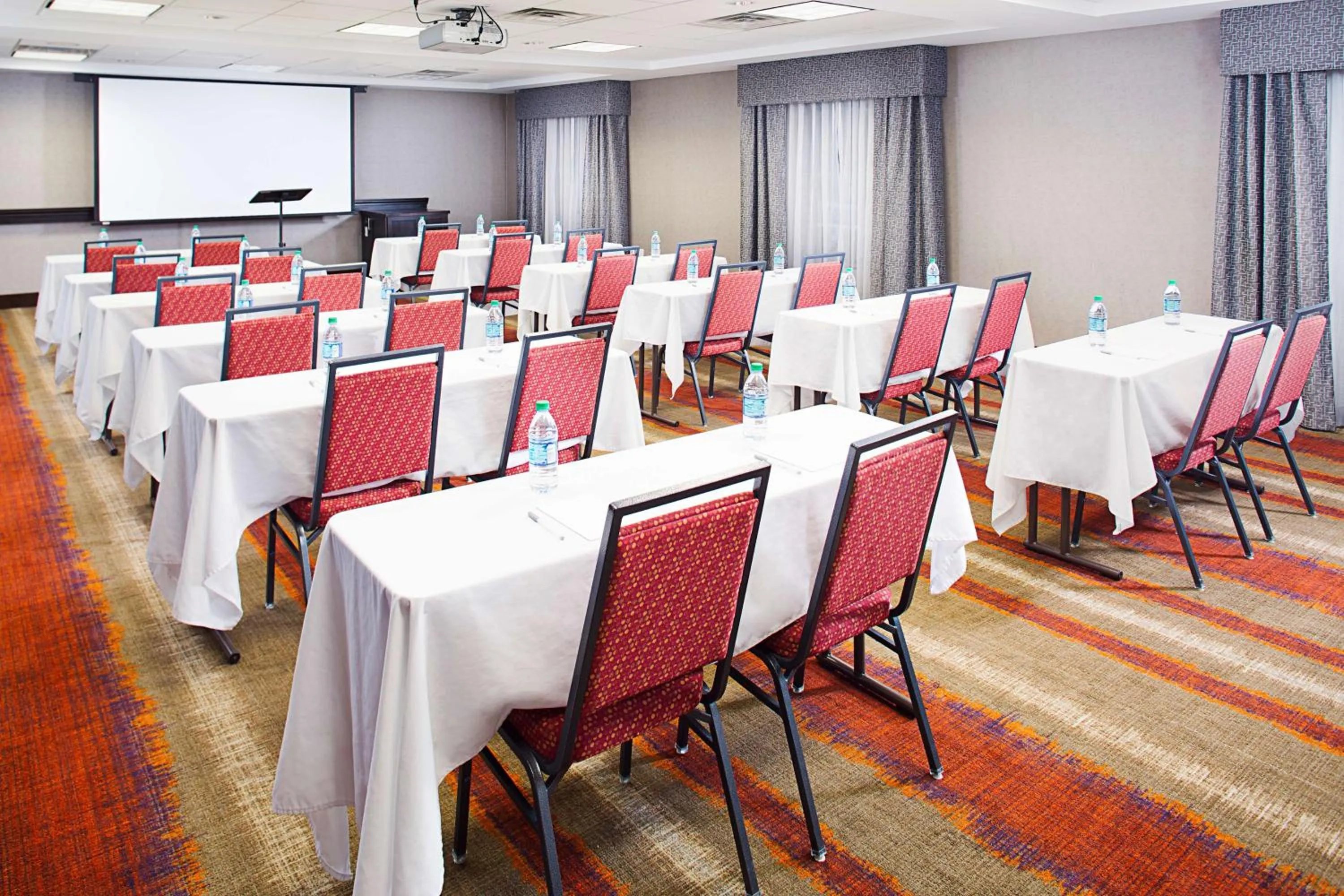 Meeting/conference room in Hampton by Hilton Lansing West