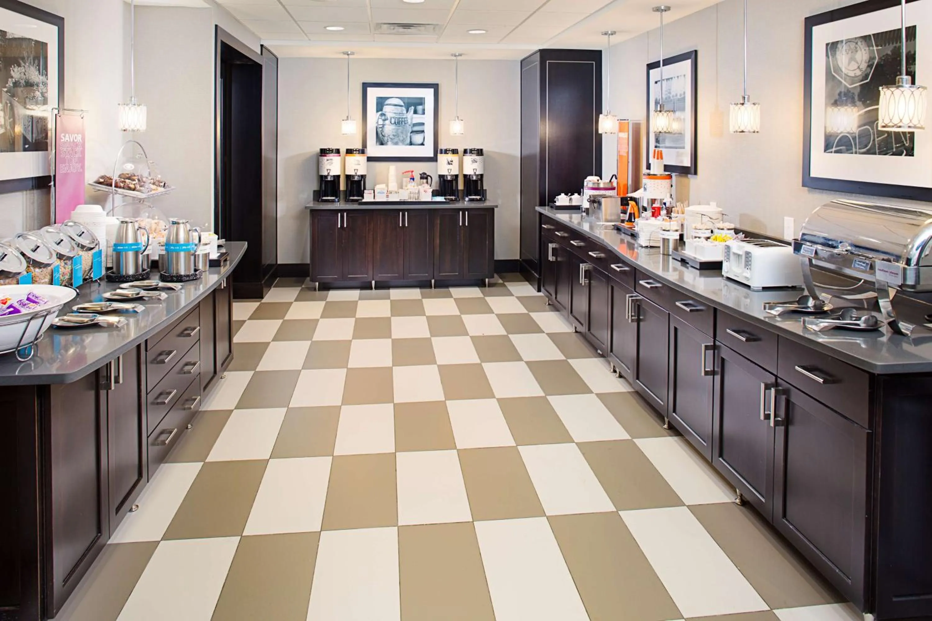 Breakfast in Hampton by Hilton Lansing West